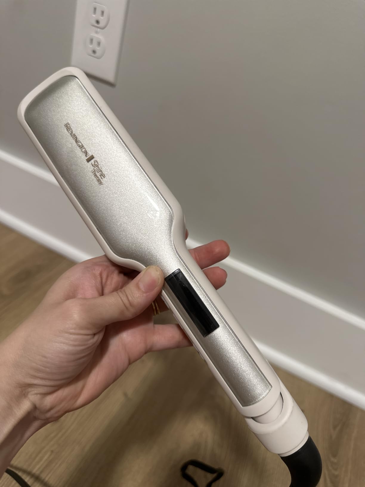 Remington Shine Therapy 2 Inch Hair Straightener, Argan Oil & Keratin | Ceramic flat iron plates infused with Argan Oil and Keratin, reduces frizz for shiny, smooth results customer photo 1