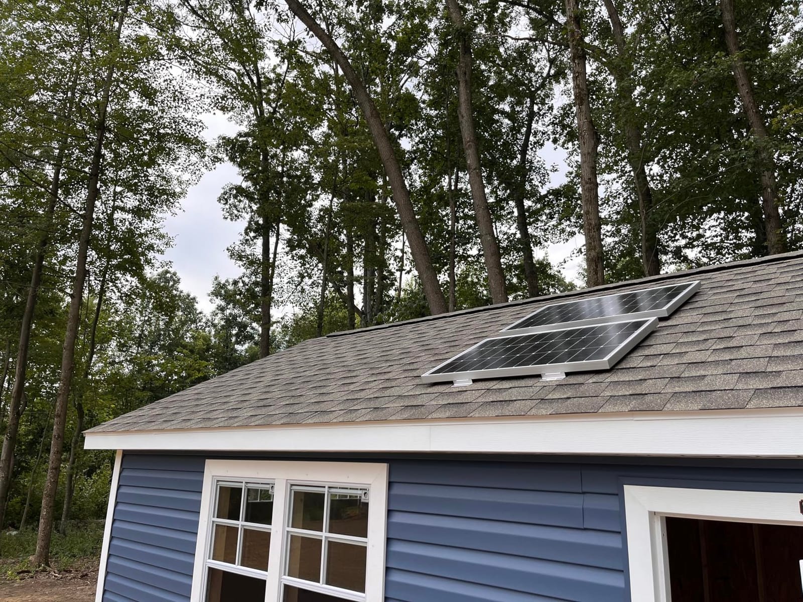 ECO-WORTHY 200 Watts 12 Volt/24 Volt Solar Panel Kit with High Efficiency Monocrystalline Solar Panel and 30A PWM Charge Controller for RV, Camper, Vehicle, Caravan and Other Off Grid Applications customer photo 2