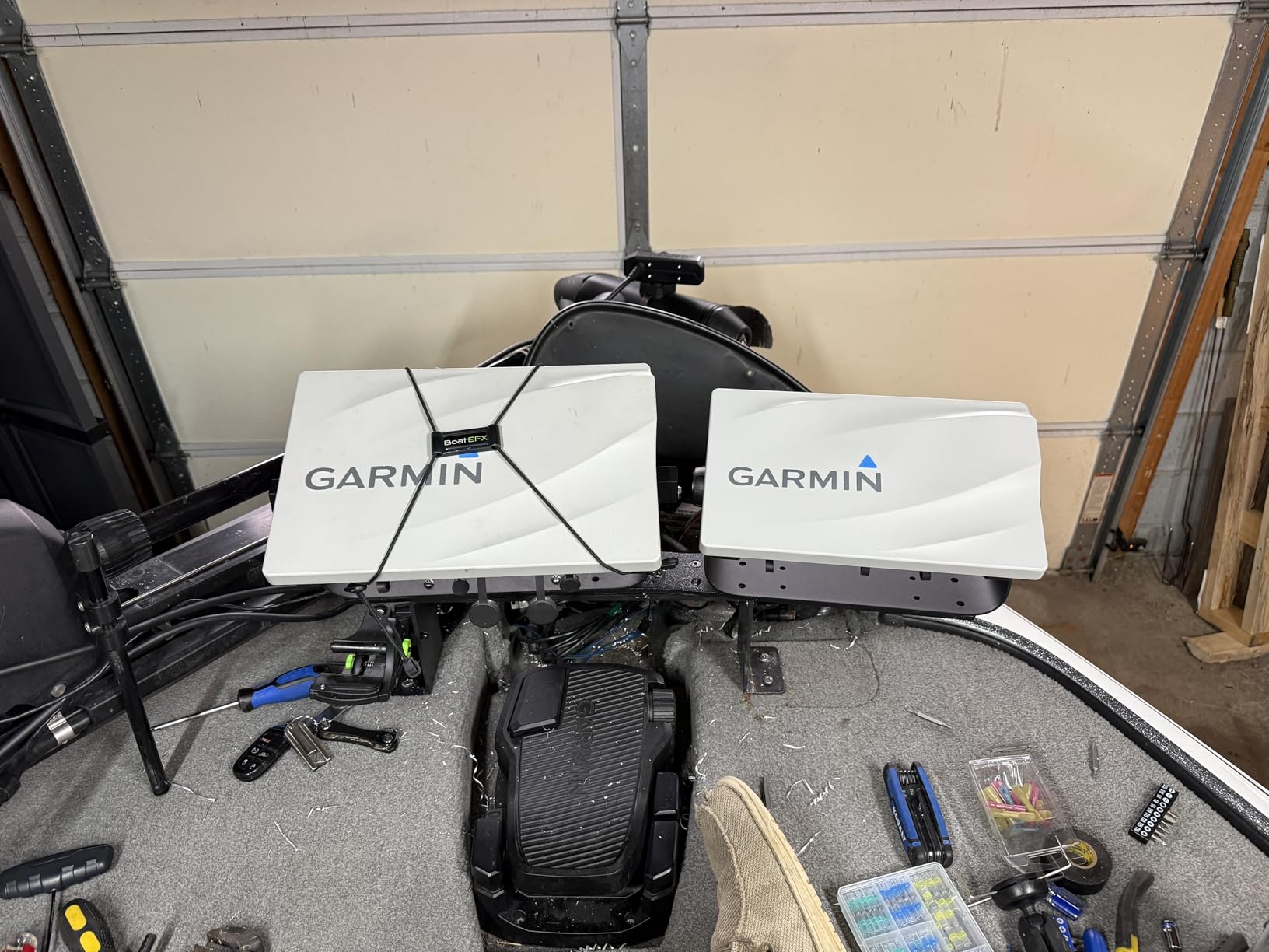 LiveScope Plus System with GLS 10 and LVS34 Transducer, Target Separation, Sharp Sonar Images, Vivid Color, Clear Vision customer photo 2