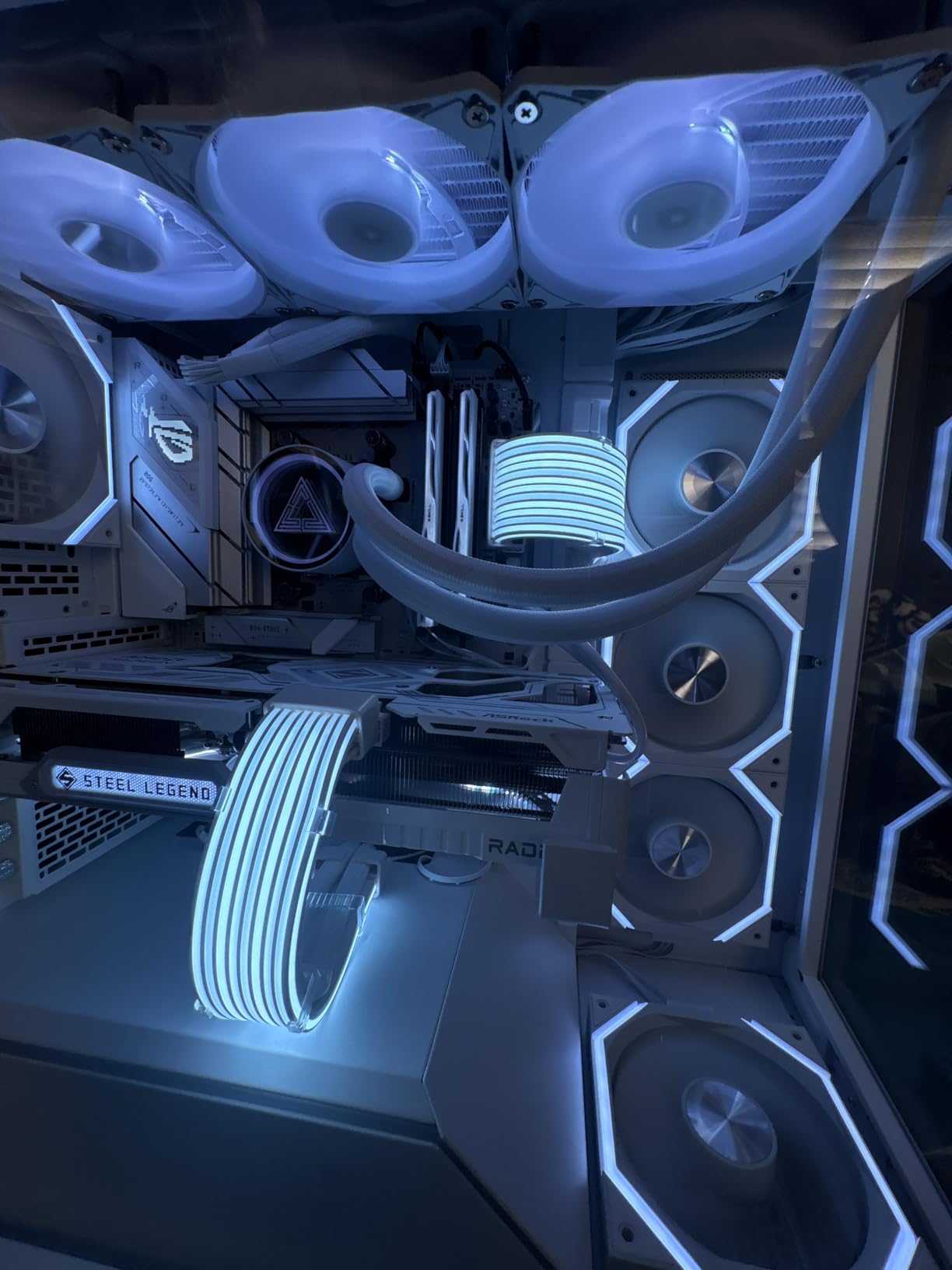 Thermalright ARGB Fan HUB Controller Support 8 Groups of Fans, 8-Port 4 Pin PC Fan Controller, 5V-3Pin ARGB Hub, Strong Paste+Magnetic Suction, SATA Power Cord (12V 4-pin RGB is not Supported) customer photo 2