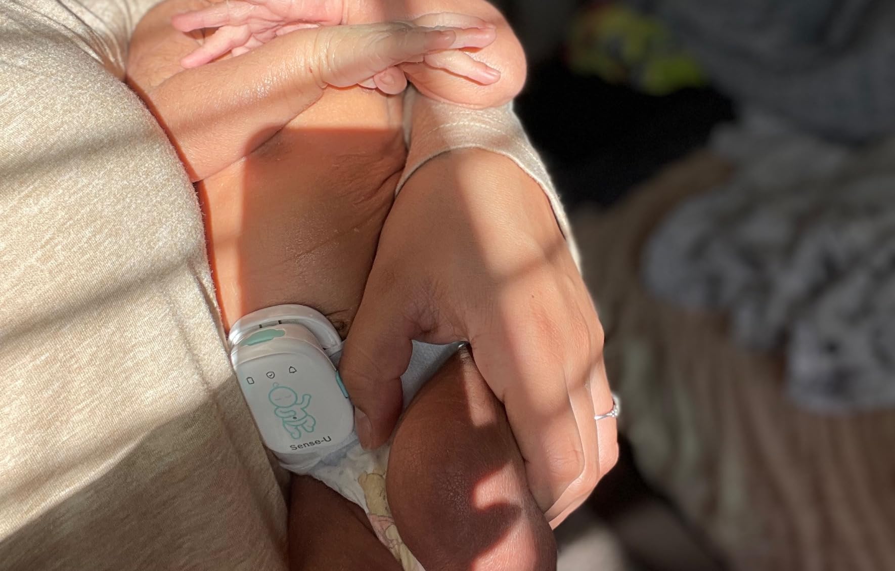 Sense-U Pro Baby Monitor(Long Range) - Tracks Movement, Rollover & Temperature Anywhere for Better Sleep, Simple Clip-On Smart Tracker with Arousal Vibration, Audible Alerts & Sleep Analysis customer photo 1