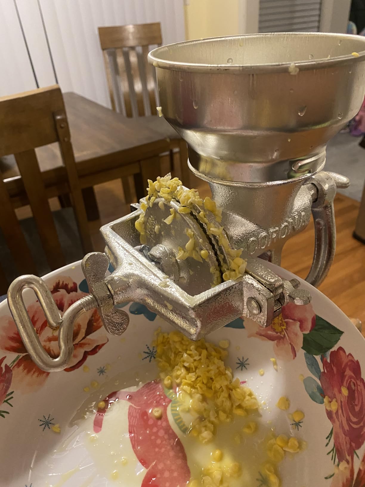 Corona Manual Grain Mill, Cast Iron Corn Grinder with Hand Crank for Corn, Wheat, Rice, Coffee & Spices, Adjustable Flour Mill for Home Kitchen Use customer photo 1