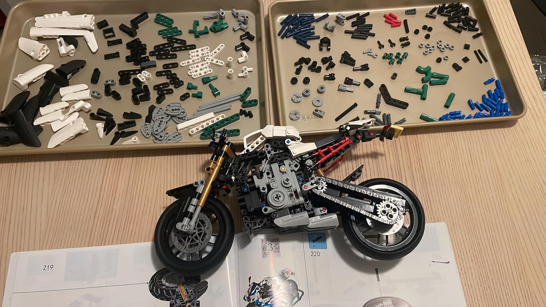 dOvOb Motorcycle 1000 RR Model Building Blocks Set, 912 Pieces Bricks, MOC Toys as Gift for Kids or Adult customer photo 1