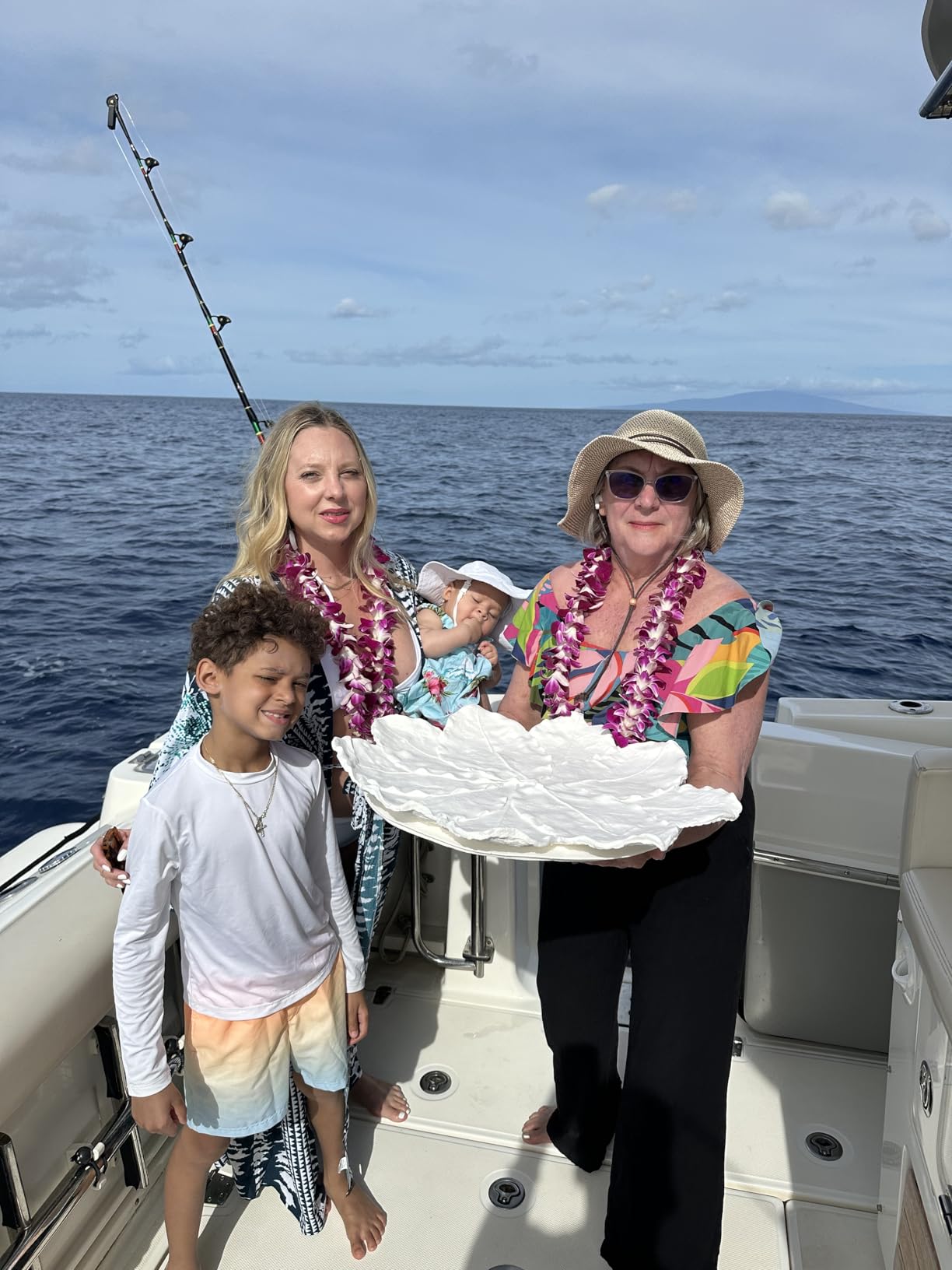 Biodegradable Urn for Human Ashes, Water Burial, Floats in Water, for Cremation, Ocean Scattering, Earth Memorials (Keepsake Elite ShellY-03) customer photo 1