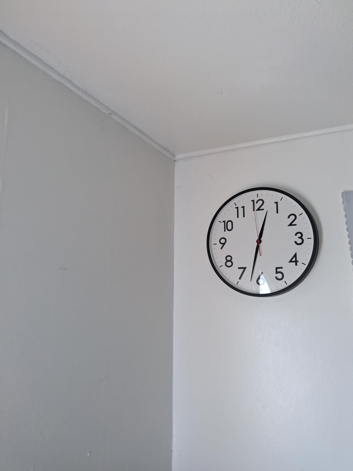 AKCISOT 12 Inch Wall Clock, Silent Battery Operated Analog Clock, Black | Office | Kitchen | Living Room | Classroom | Easy-to-read Numbers customer photo 2