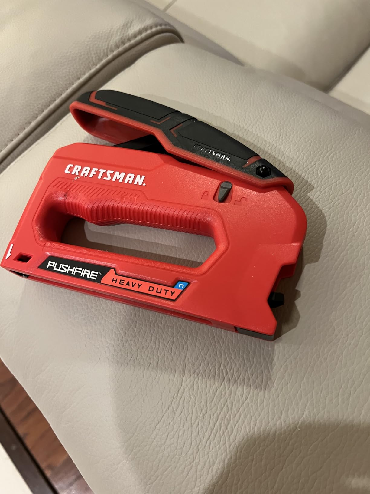 CRAFTSMAN Heavy Duty Reverse Squeeze Stapler (CMHT82643) customer photo 1