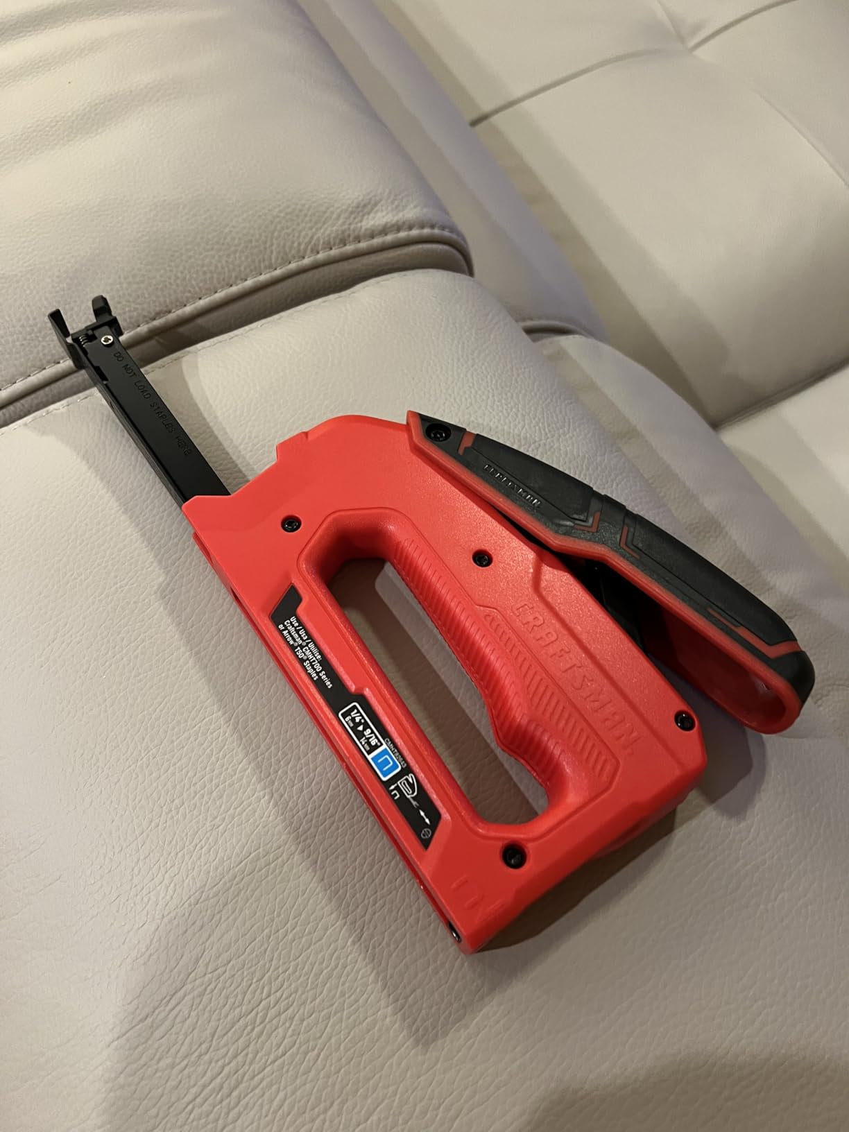 CRAFTSMAN Heavy Duty Reverse Squeeze Stapler (CMHT82643) customer photo 2