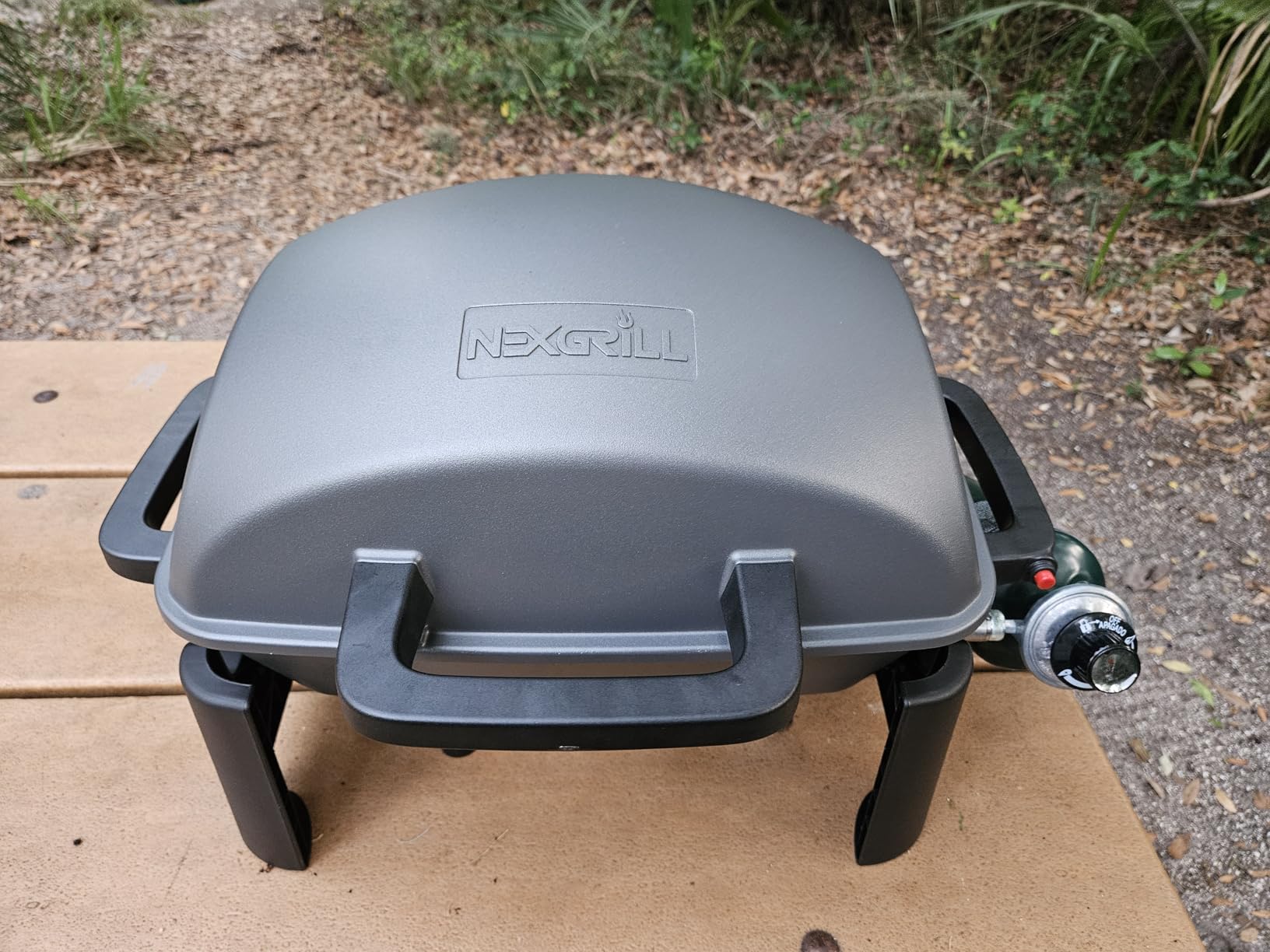 Nexgrill Tabletop 1 Burner Gas Grill, Compact with Cast Aluminum Frame | Offers 10000 BTU, Locking Lid, Piezo Ignition, 183 Sq In Cooking Space, Cast Iron Cooking Grate, For Camping & Tailgating customer photo 2