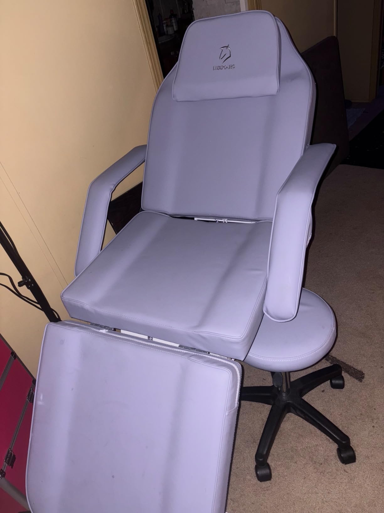 Facial Chair, 73