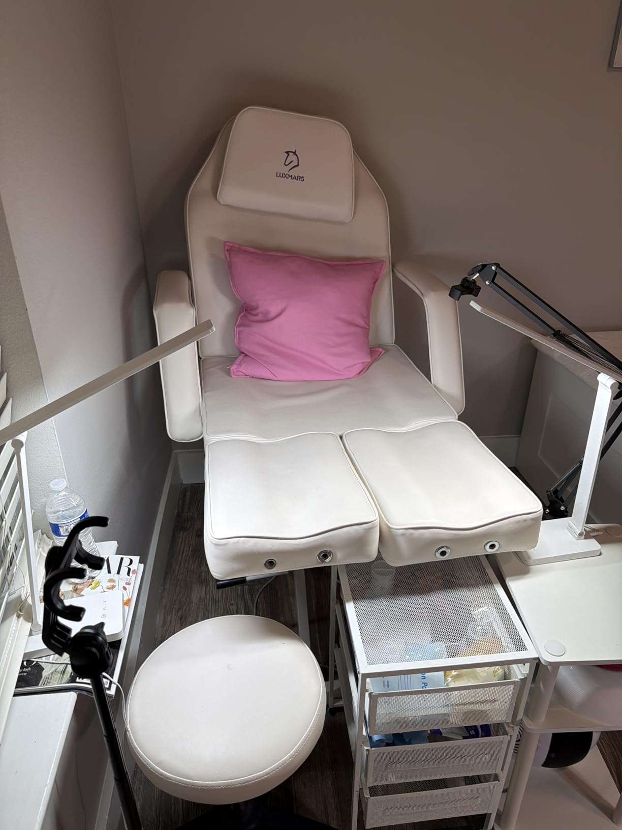 Facial Chair, 73