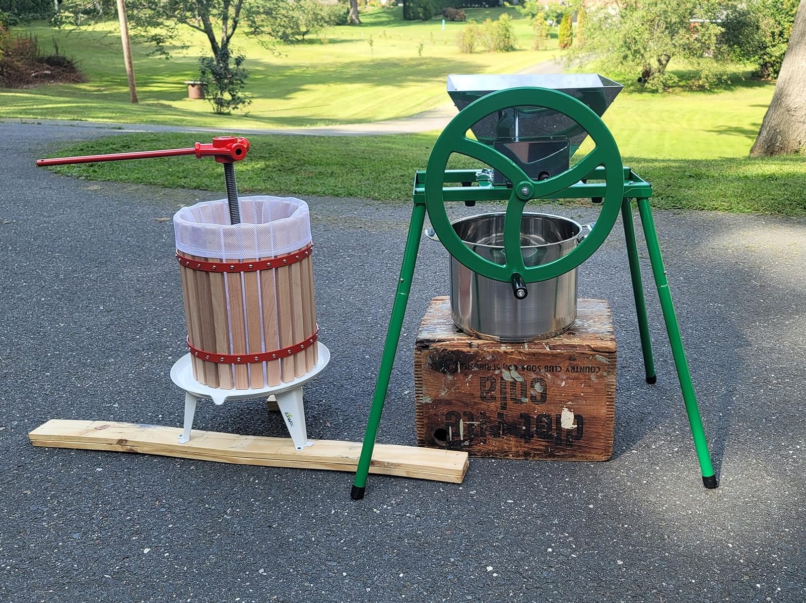 7L Stainless Steel Manual Fruit Crusher with Flywheel & Stand - Hand-Crank Apple & Pear Grinder for Cider & Juice Making customer photo 1