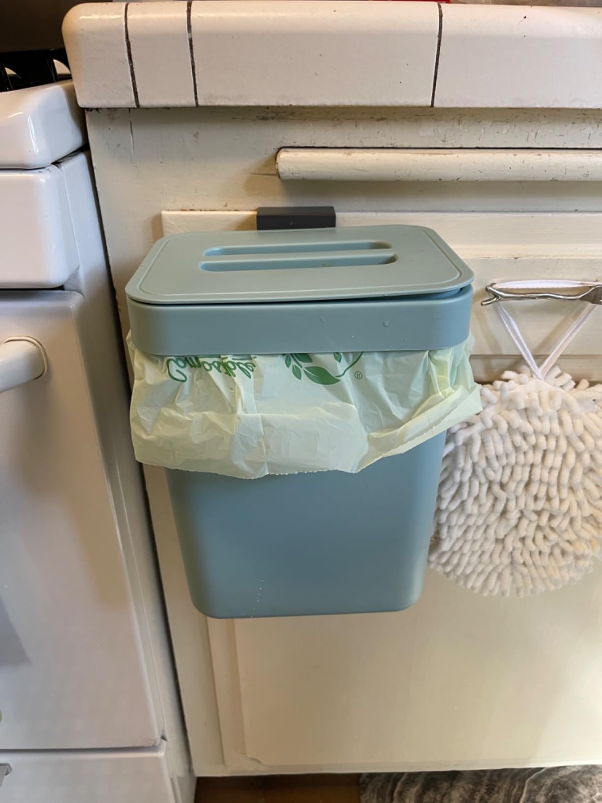 stonespace Under Sink Trash Can, Kitchen Compost Bin, 3.2 Gallon/12L, Black | Hanging Garbage Can for Kitchen/Bathroom/Cupboard, Wall Mounted, Plastic Food Waste Bin, RV Trash Can customer photo 2