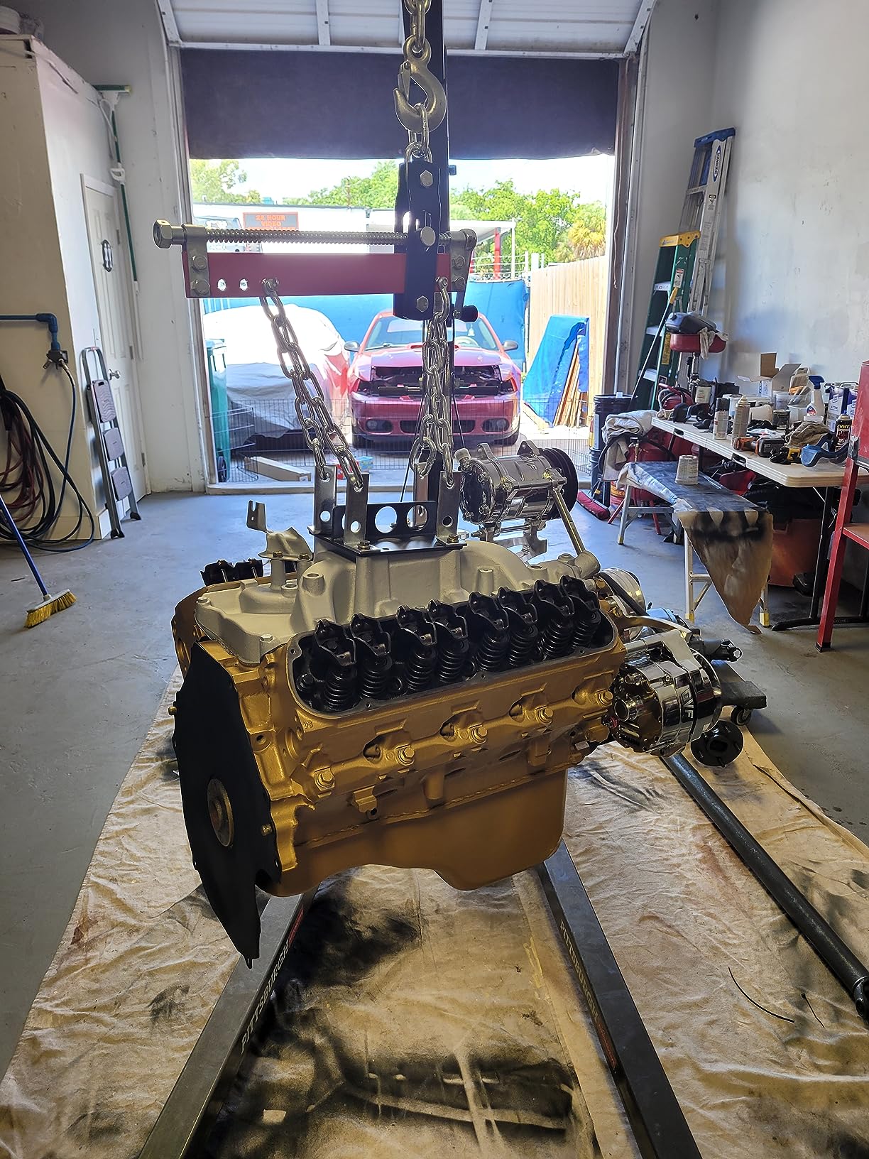 VEVOR Transmission Jack, 0.75 Ton/1660 lbs Capacity Hydraulic Telescopic Transmission Jack, 2-Stage Floor Jack Stand with Foot Pedal, 360° Swivel Wheel, Garage/Shop Lift Hoist, Red customer photo 2