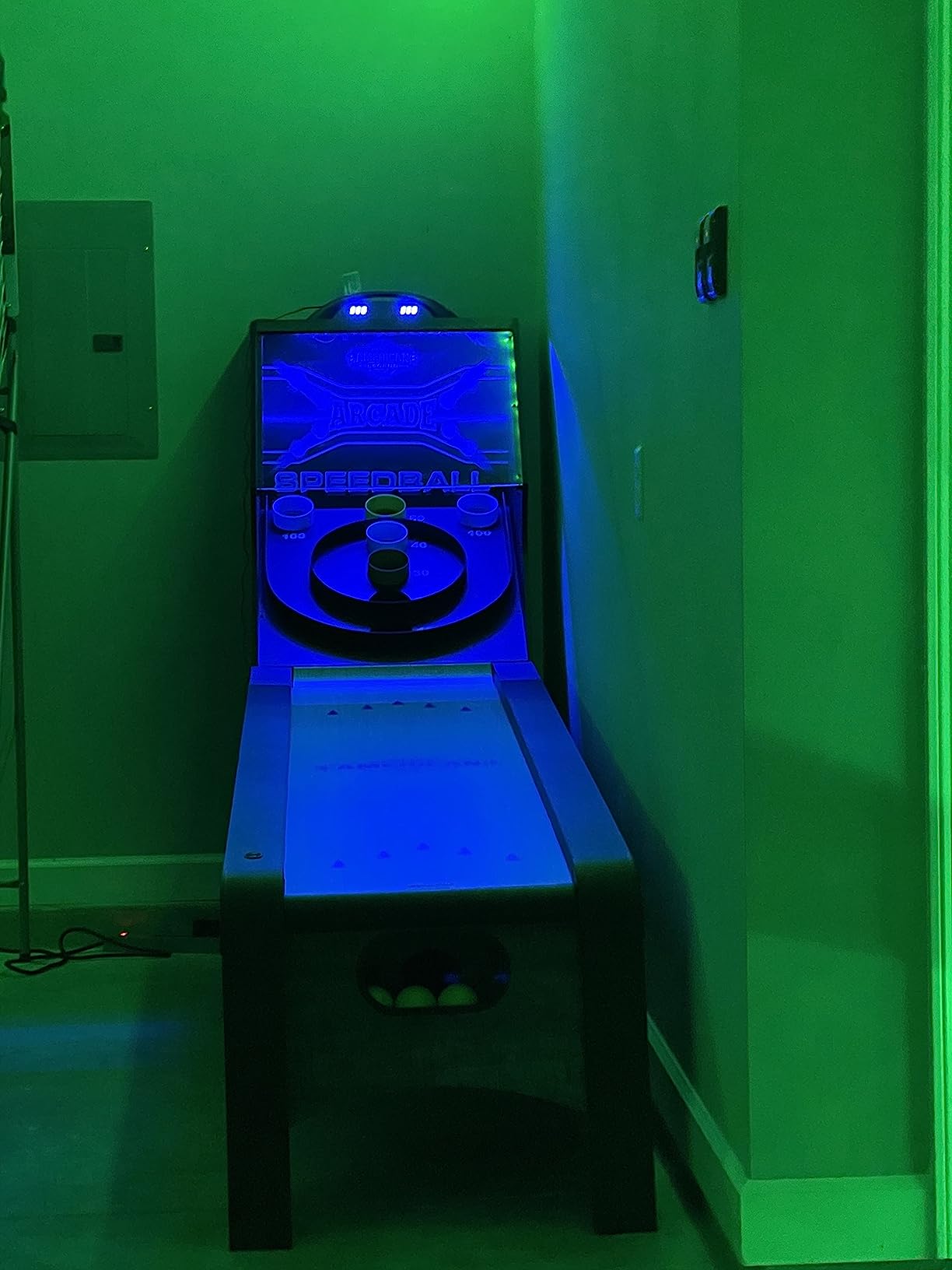 American Legend 9' Arcade Speedball Game with Electronic Scoring, Automatic Ball Return, LED Lighting & 4 Game Balls, Walnut Finish customer photo 1