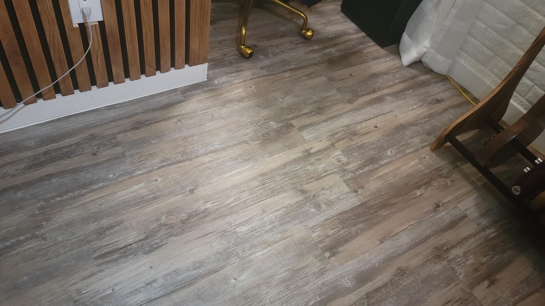 Art3d Wood Texture Peel and Stick Vinyl Floor Planks, 36-Pack, Old Wood | Cover 54 sq.ft, Waterproof, Self-Adhesive, Scratch Resistant, Premium Vinyl, Ideal for Bedroom, Living Room, Kitchen, RV customer photo 1