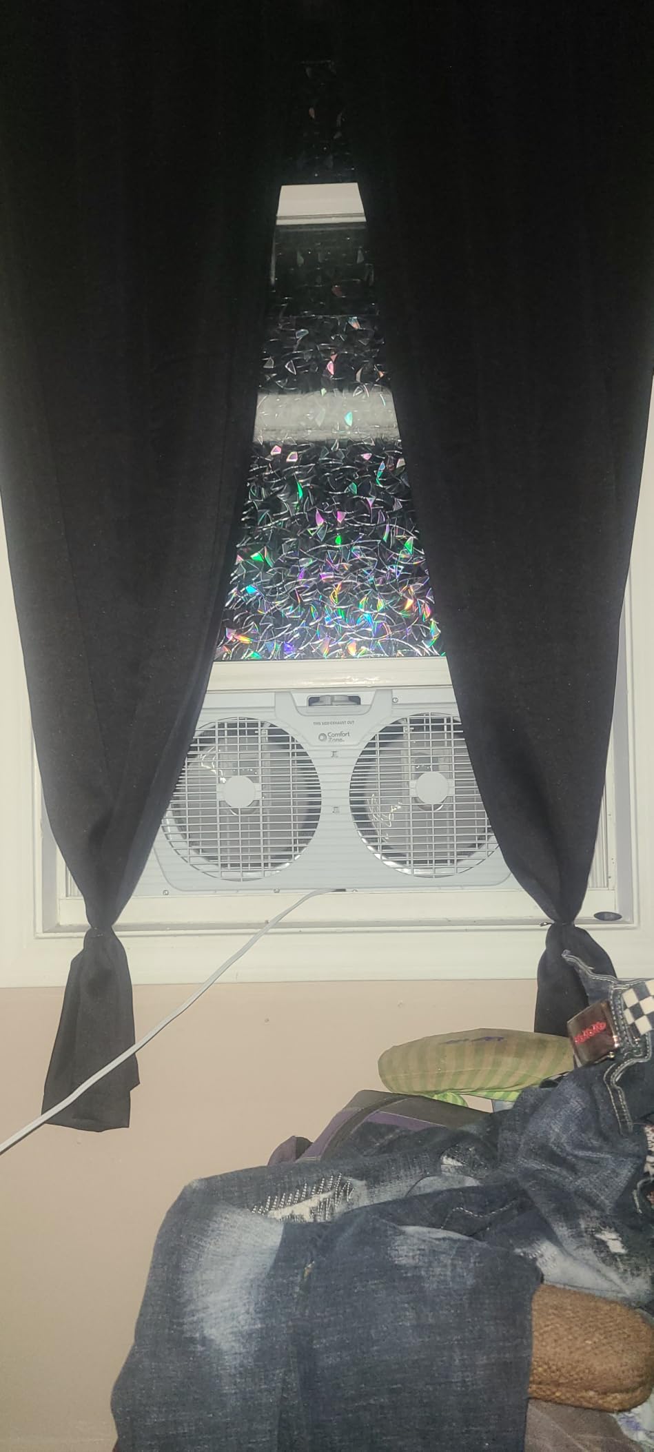 Comfort Zone 9-Inch 3-Speed Reversible Twin Window Fan - Dual Blade Window Exhaust Fan with Auto-Locking Expanders, 22.25