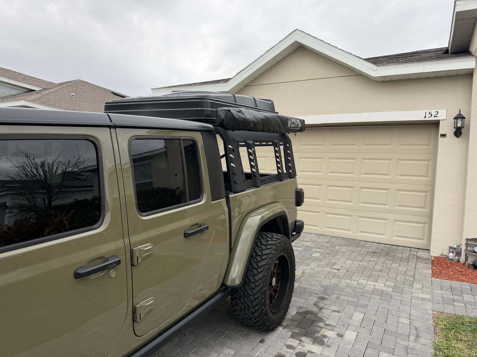 Overland Vehicle Systems 19689909 HD Nomadic 270 LTE Awning Passenger Side | 65 Sq Ft of Coverage | Dark Gray Fabric with Travel Cover Included | Twist and Lock Technology | Weather-Resistant customer photo 1