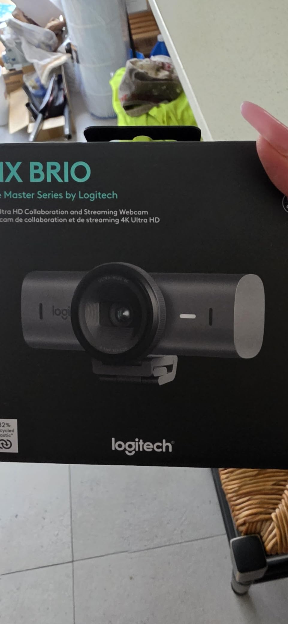 Logitech MX Brio Ultra HD 4K Webcam Collaboration and Streaming - Graphite | Ideal for collaboration and streaming, Show Mode, works with Microsoft Teams, Zoom, Google Meet, Nintendo Switch 2 customer photo 2