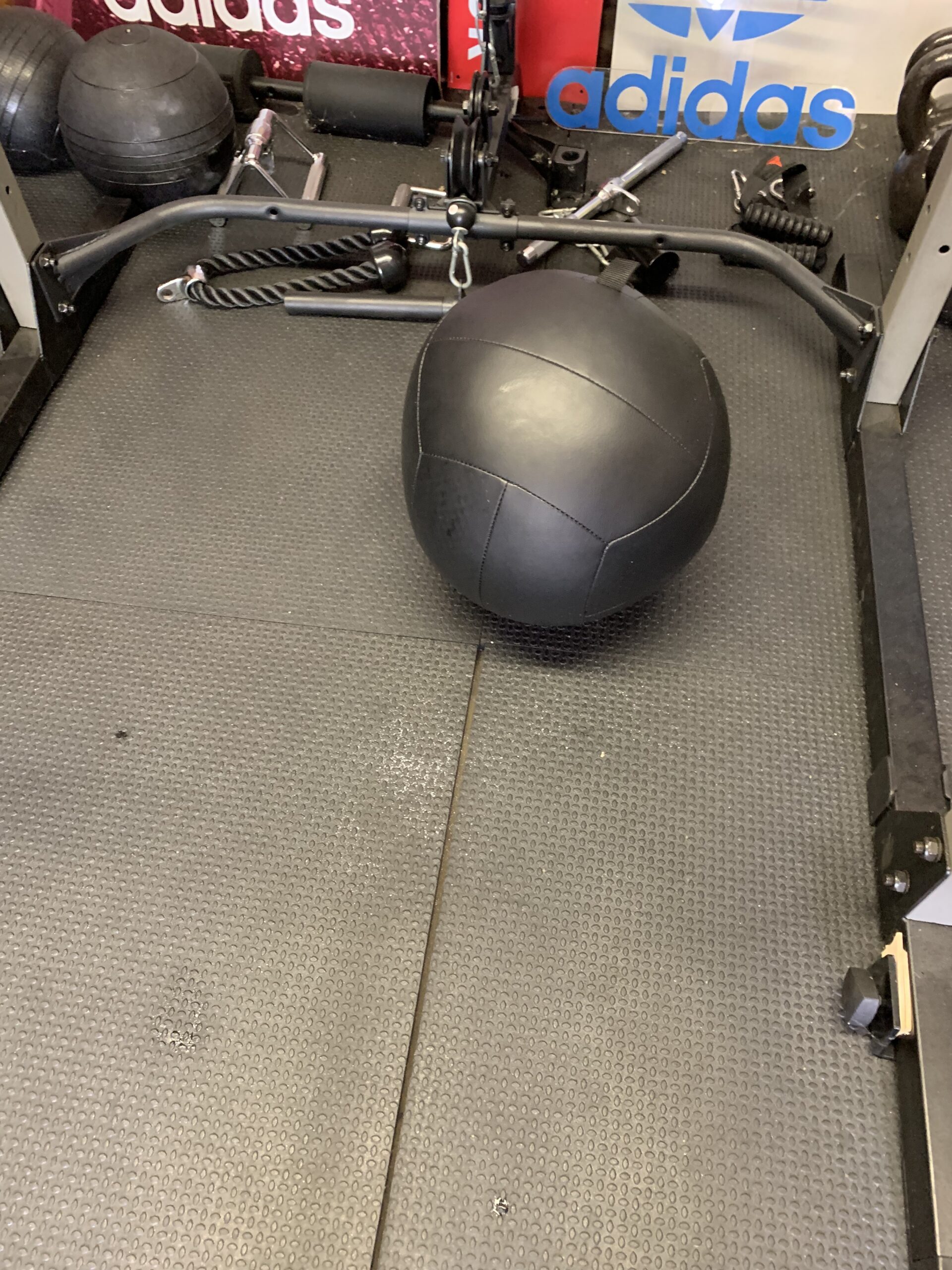 ProSource Soft Medicine Balls for CrossFit Wall Ball and Full Body Dynamic Exercises, Color-Coded Weights: 6, 8, 10, 14, 20, 25 lb customer photo 1