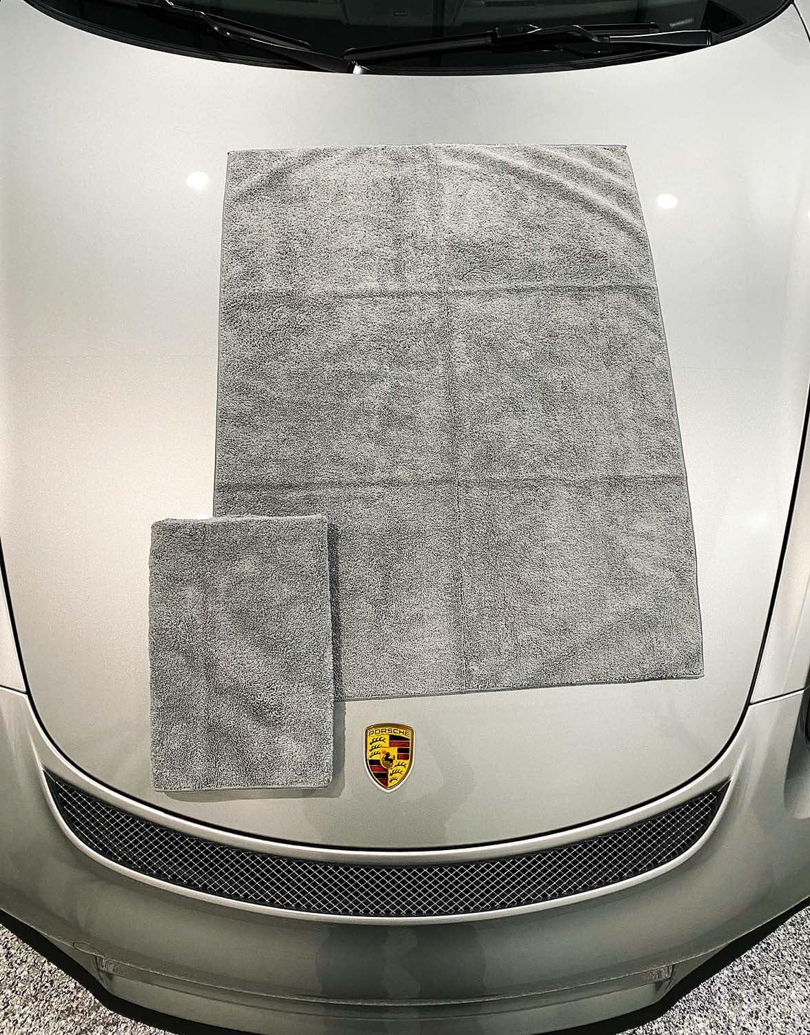 HOMEXCEL Professional Large Microfiber Car Drying Towels 2 Pack, Lint Free, Scratch Free, Highly Absorbent Drying Towel for Cars, SUVs, RVs, Trucks, and Boats, 31