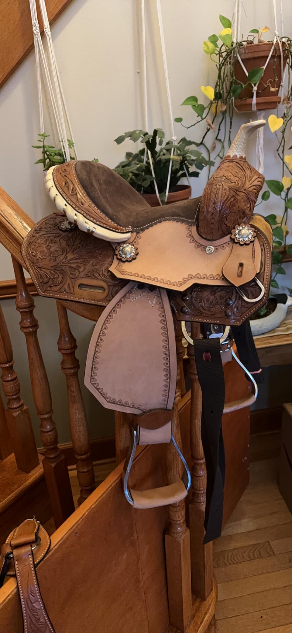 RESISTANCE Western Kids Horse Barrel Saddle for Horse Riding, Western Youth Child Genuine Leather Saddle Floral Tooled Trail Saddle with Silver Conchos customer photo 2