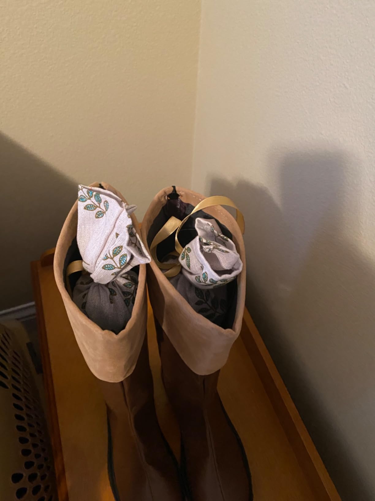 Boot Shapers for Women, Tall Boot Tree Cedar Freshener Inserts for Stand up customer photo 2