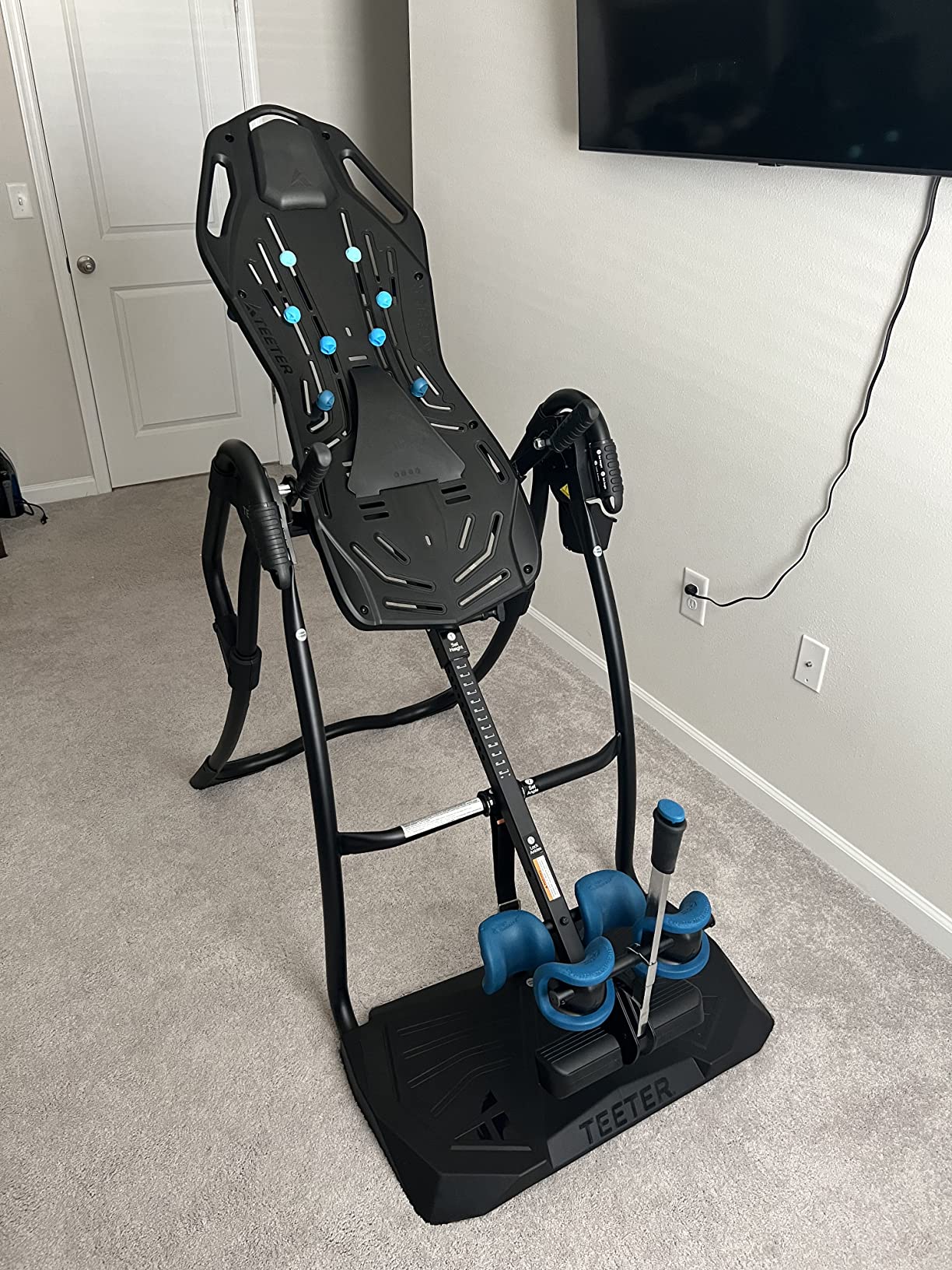 TEETER FitSpine LX9 Inversion Table, Deluxe Easy-Reach Ankle Lock, Decompression Surface for Back Pain Relief, Integrated Accessories, UL Safety Certified, Heavy-Duty 300 lb Capacity, FDA Registered customer photo 1
