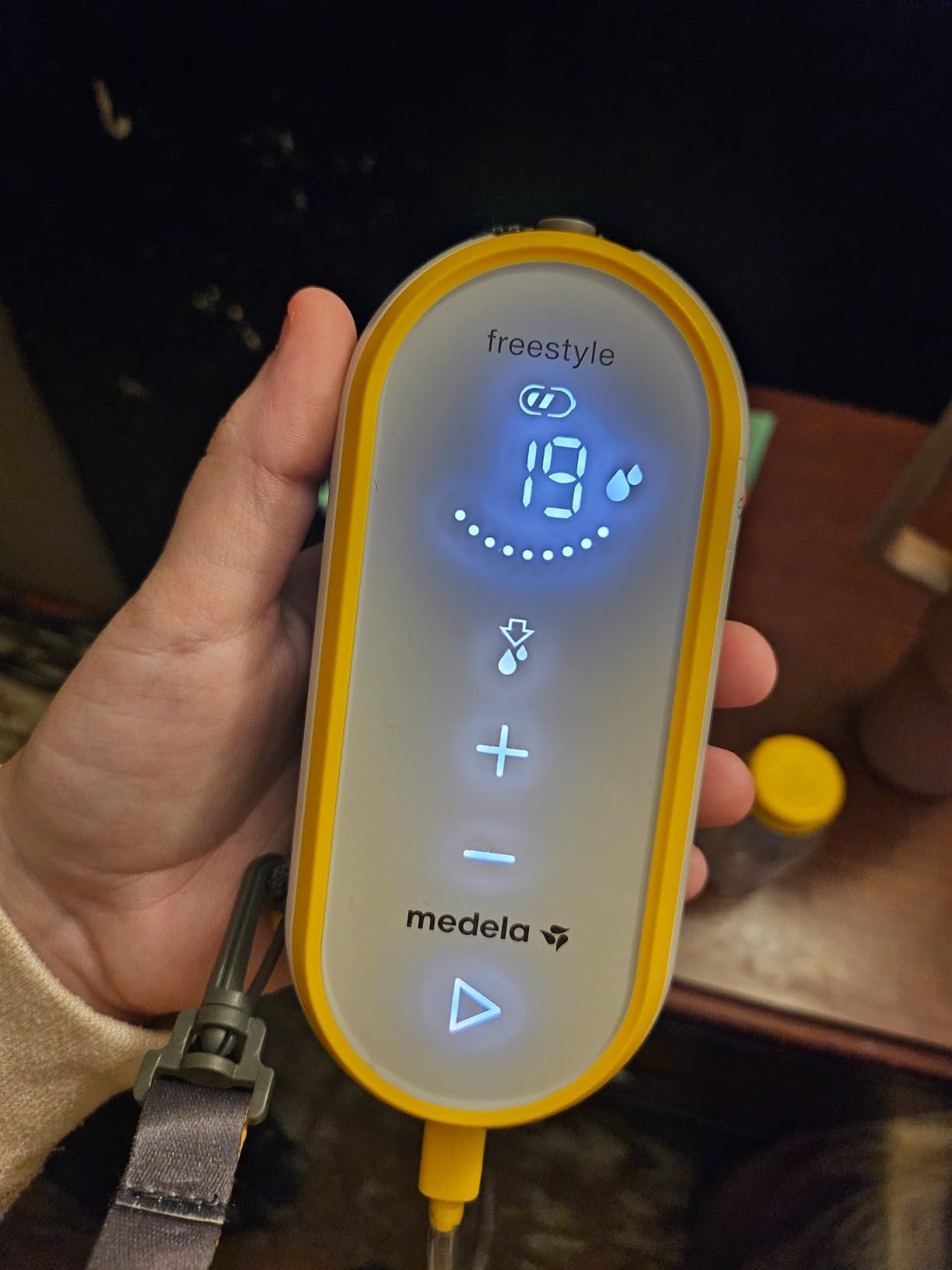 Medela Freestyle Hands-Free Double Electric Breast Pump with Wearable Cups, Rechargeable Battery, App Connectivity, Portable and Discreet Design customer photo 1