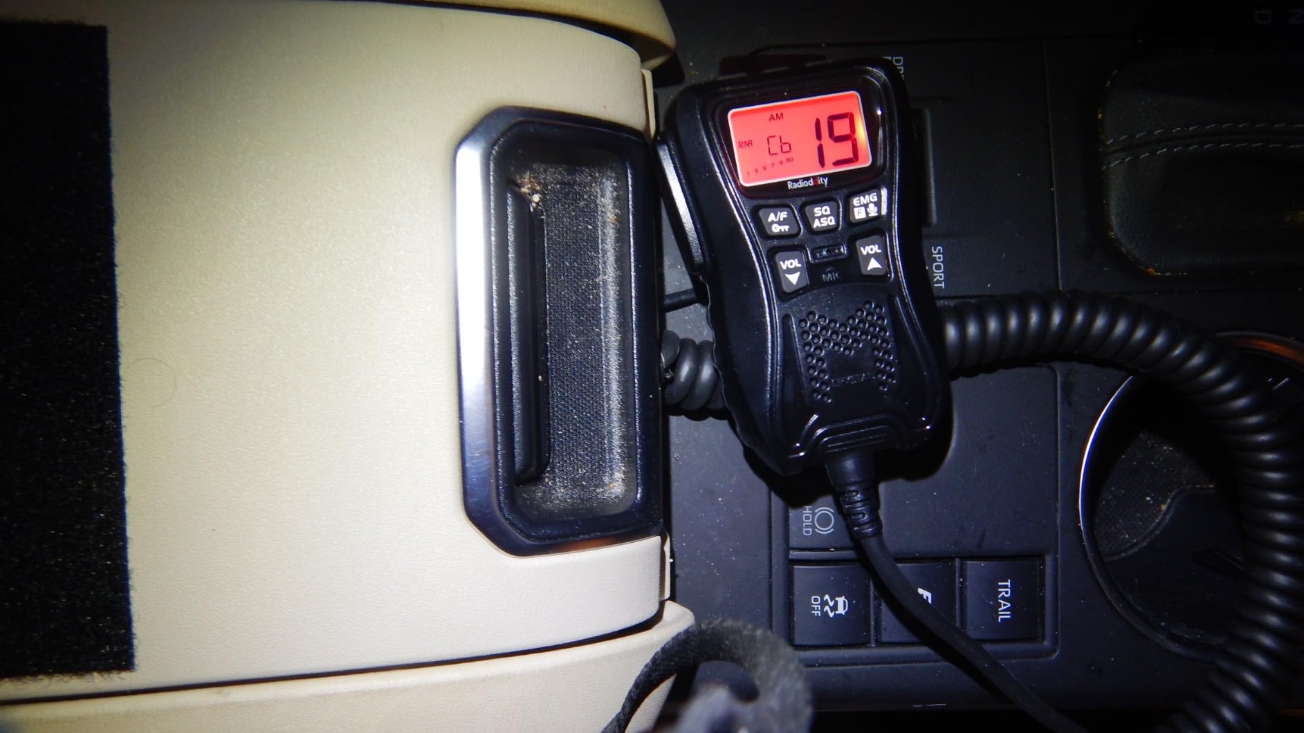Radioddity CS-47 Small CB Radio, AM/FM, 40-Channel, One Hander Microhone Built-in Speaker Noise Reduction, Large 7-Color Backlit LCD Display, VOX, RF Gain Long-Range for Offroad, Trucker, Backcountry customer photo 2