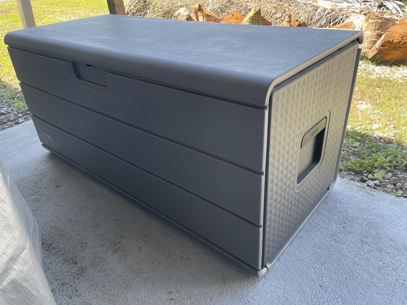 LIFETIME 136-Gallon Modern Deck Box, Outdoor Storage Container, Weather-Resistant, UV-Protected, Lockable Lid customer photo 1