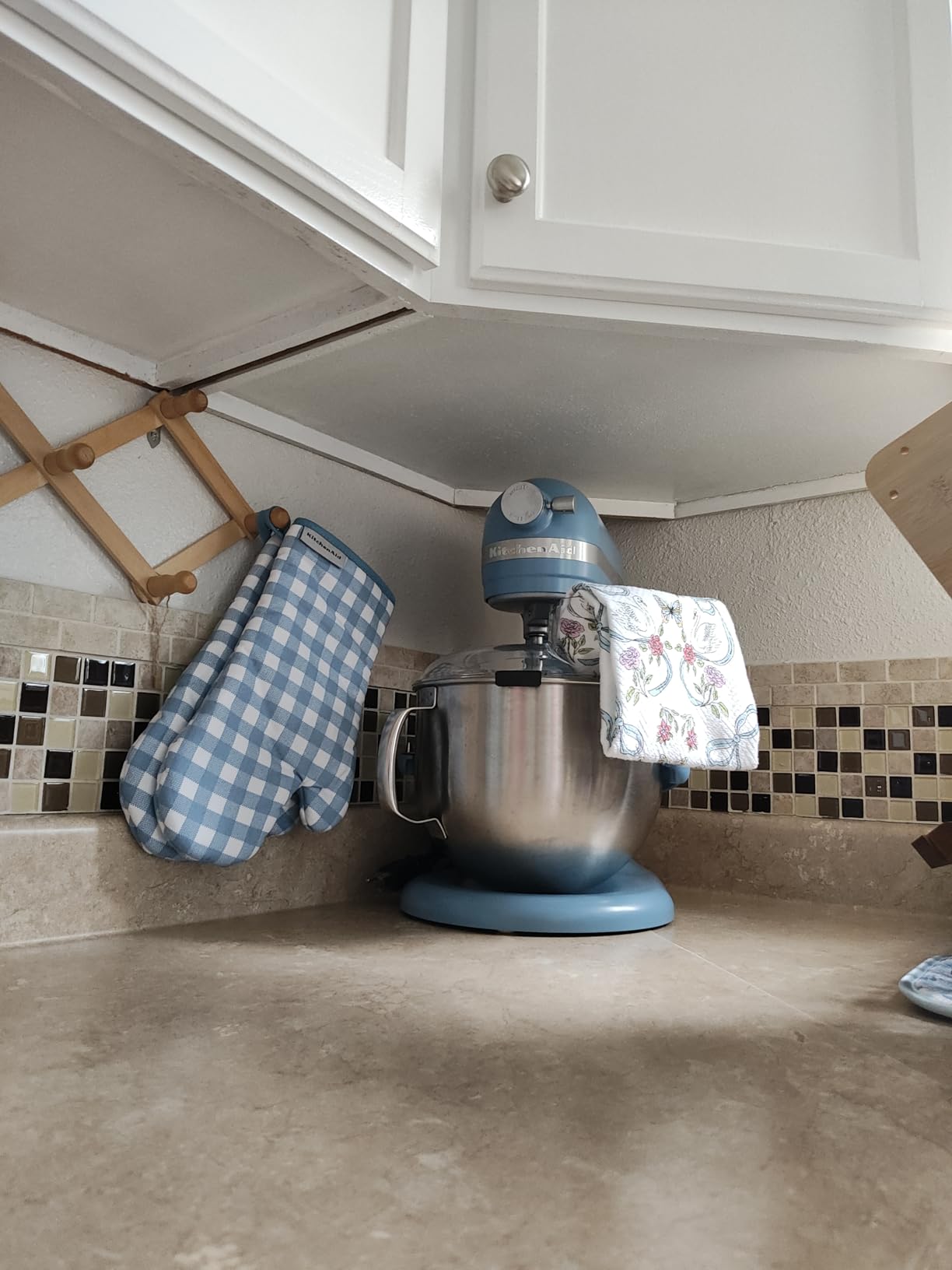 KitchenAid 7 Quart Bowl-Lift Stand Mixer with Accessories, KSM70SKXX | Bowl-Lift Design, 11 Speeds, 1/2 Speed for Folding, Double Flex Edge Beater and 4 other accessories, Contour Silver customer photo 1