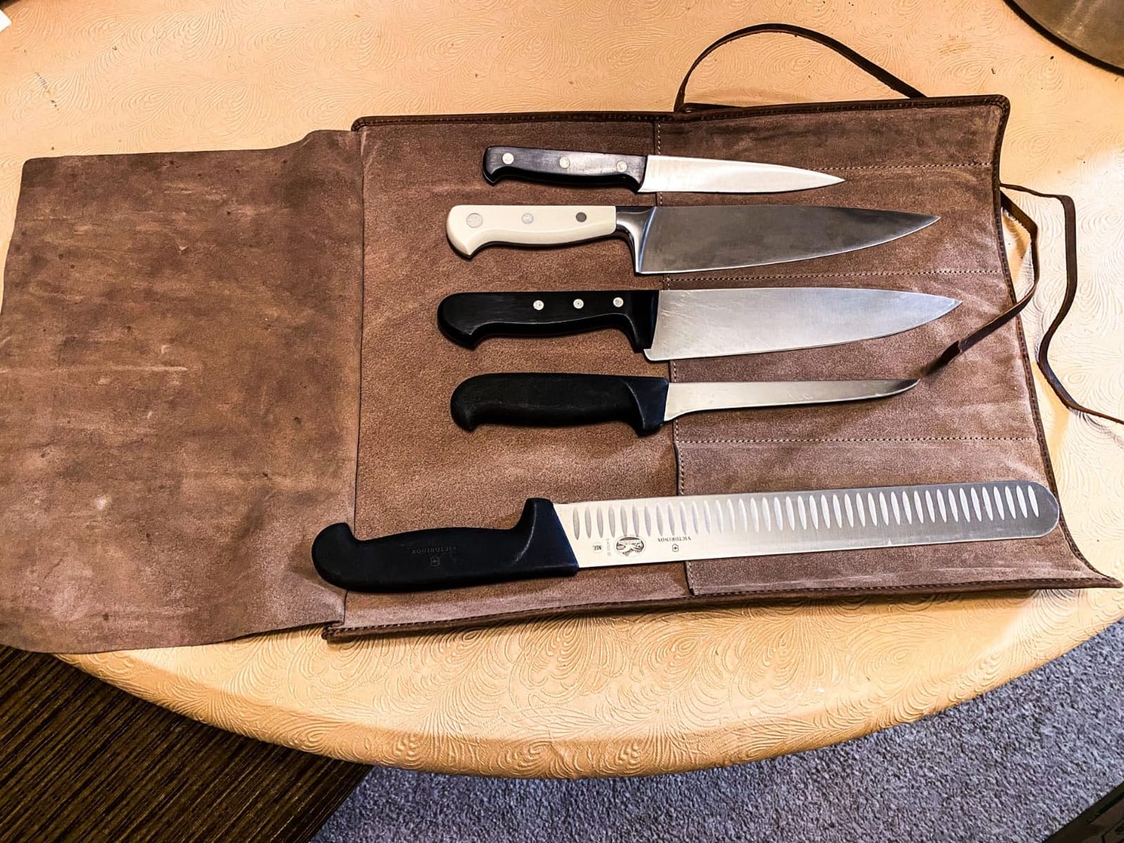ELIZO Leather Knife Roll Bag Professional Chef Knife Case, Durable Knife Sheath Holder, Cooks & Culinary Tools Carrying Storage, Portable Knife Wrap - 4 Slots customer photo 2