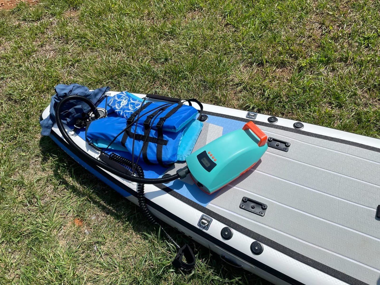 Swonder Seawolf Electric Paddle Board Pump, 12 Boards/Charge, 20PSI Cordless Rechargeable SUP Pump, 4X Faster Dual-Stage Inflation & Deflation, 99.9Wh Air Pump for Group Outings SUP, Kayak, Boat customer photo 1