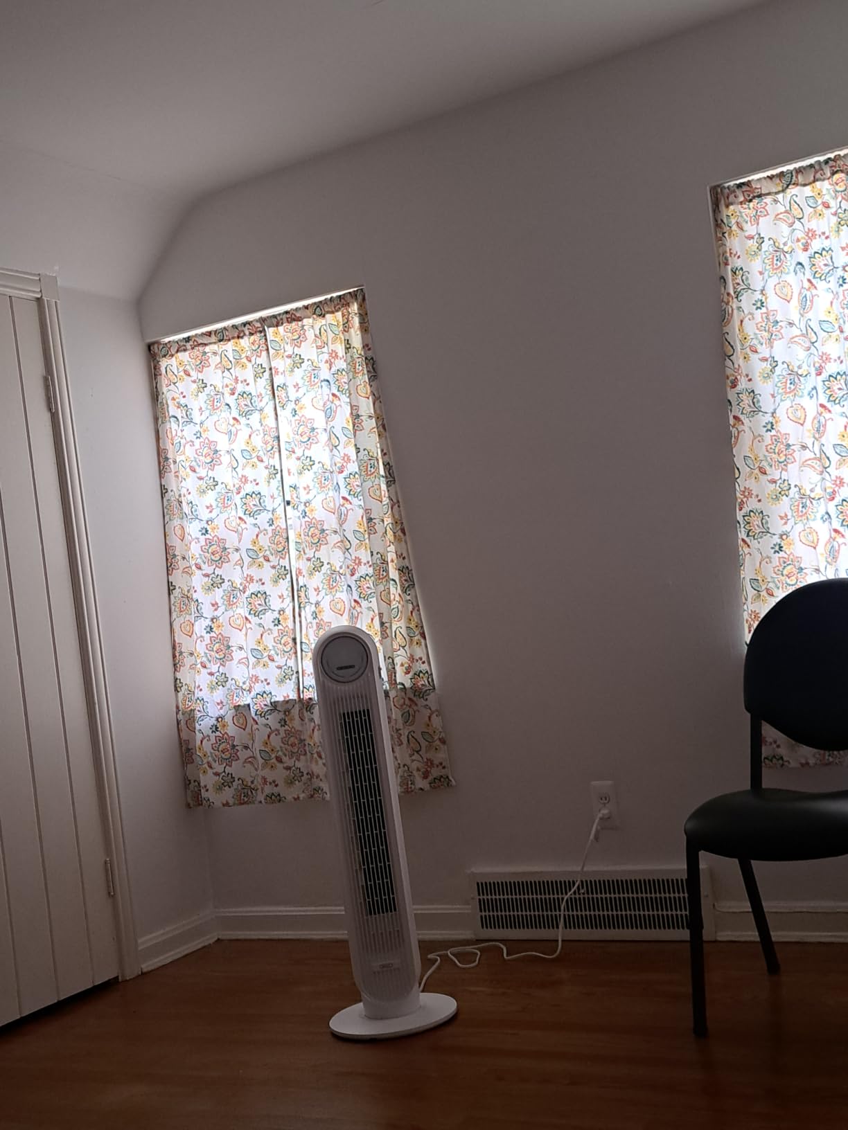 DREO Tower Fan for Bedroom, 28ft/s Velocity, Ultra Quiet Fan, 8 Speeds | 2026 Upgraded DC Motor, 90° Oscillating, 4 Modes Standing Fan, Bladeless Fan for Indoors, Floor Fans with Remote, White customer photo 2