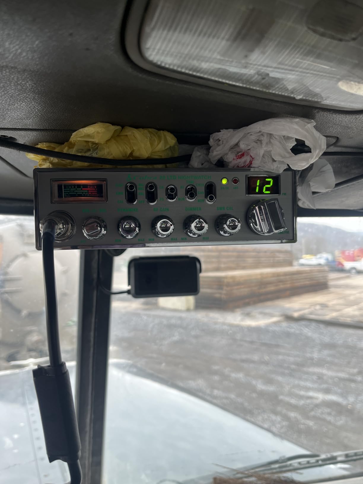 Cobra 29 NW AM/FM Classic Professional CB Radio - Easy to Operate Emergency Radio, Instant Channel 9/19, Full 40 Channels, SWR Calibration and NightWatch Illumination Display, Black customer photo 2