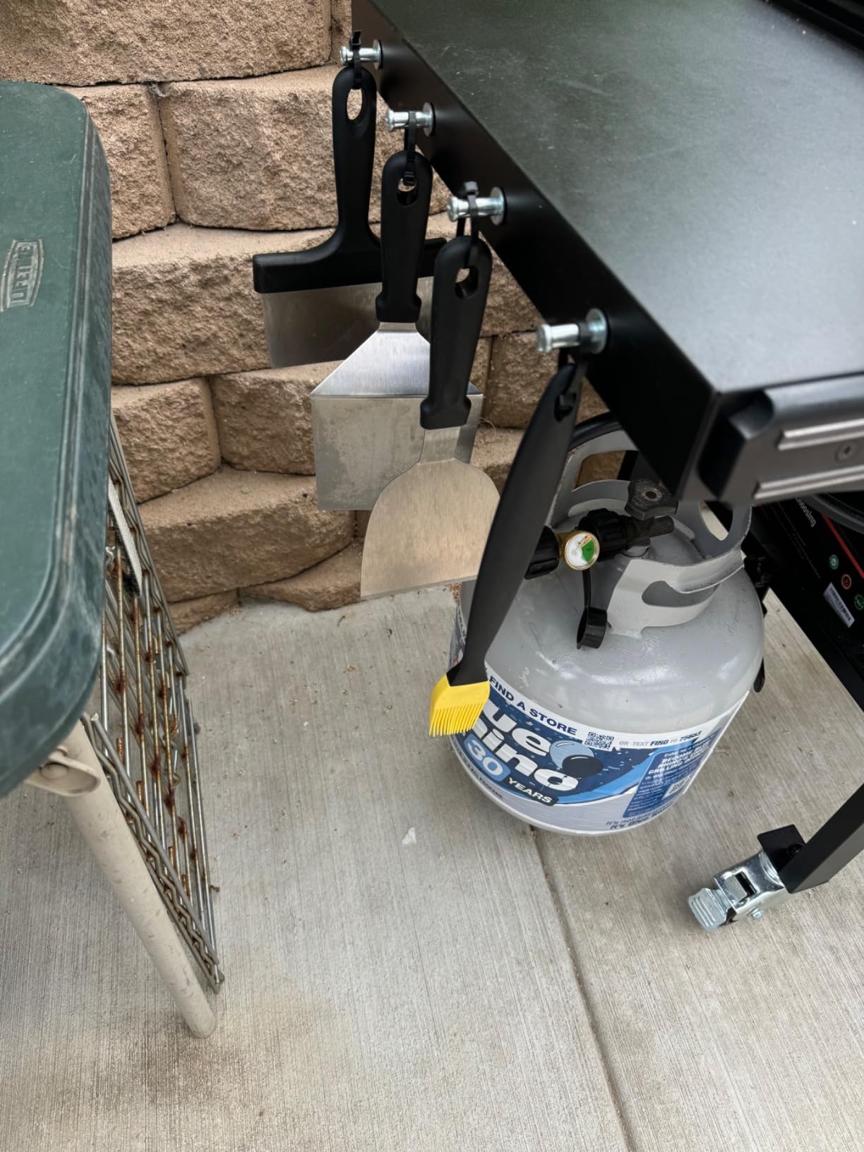 18PCS Griddle Accessories Kit, Flat Top Grill Accessories Set for Blackstone and Camp Chef, Grill Spatula Set with Enlarged Spatulas, Basting Cover, Scraper for Outdoor BBQ customer photo 1