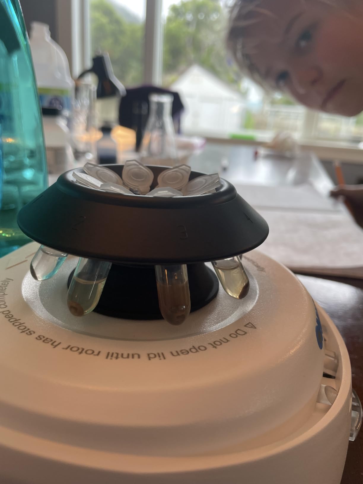 ONiLAB Scientific Mini Centrifuge 5000RPM, 1360 x g RCF, Lab Benchtop Centrifuge with 2 Rotors for 8 x 0.2/0.5/1.5/2.0ml and 0.2mL×32 PCR Strips, Low Noise≤45dB, 100-240V, Green lid (ONLY for MICROTUBES) customer photo 2