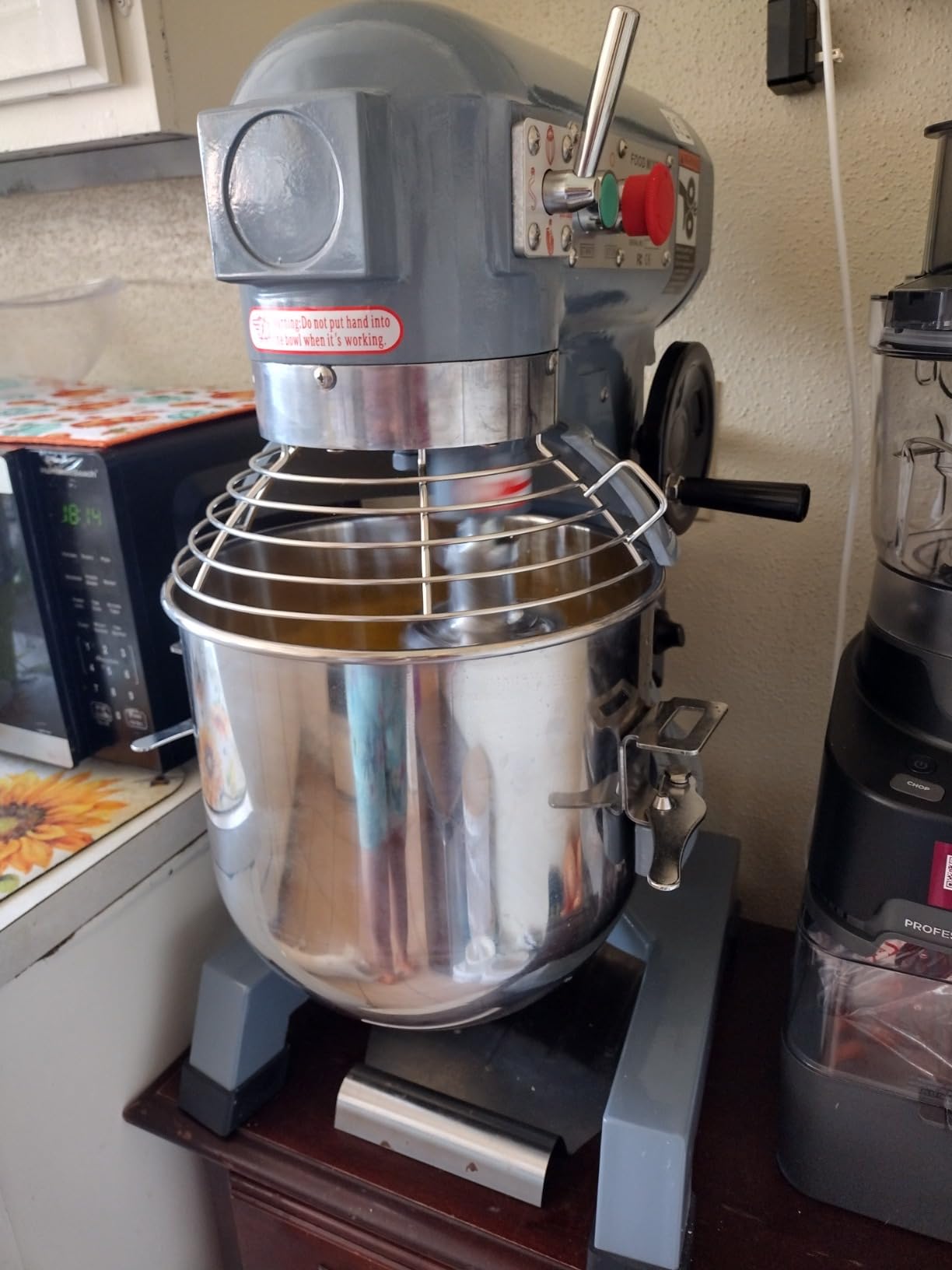 Commercial Food Mixer 15QT 600W 110V 3 Speeds Adjustable, Stand Mixer Dough Kneading Machine with Stainless Steel Bowl Dough Hooks Whisk Beater, With Safety Guard for Bakeries Restaurants Pizzerias customer photo 2