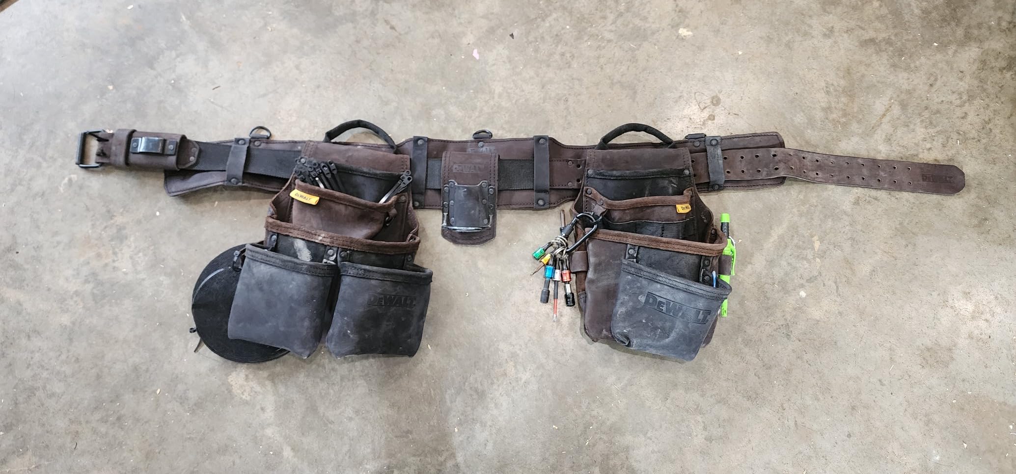 DEWALT Leather Tool Belt Organizer with 18 Pockets, Heavy Duty Construction (DWST550113) customer photo 1