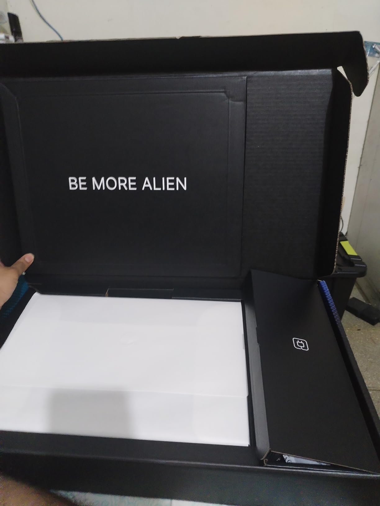 Alienware 16 Aurora Gaming Laptop, RTX 5050, Intel Core 7 240H, WQXGA 120Hz Display, 16GB DDR5 RAM, 1TB SSD, Wi-Fi 7, Windows 11 Home customer photo 1