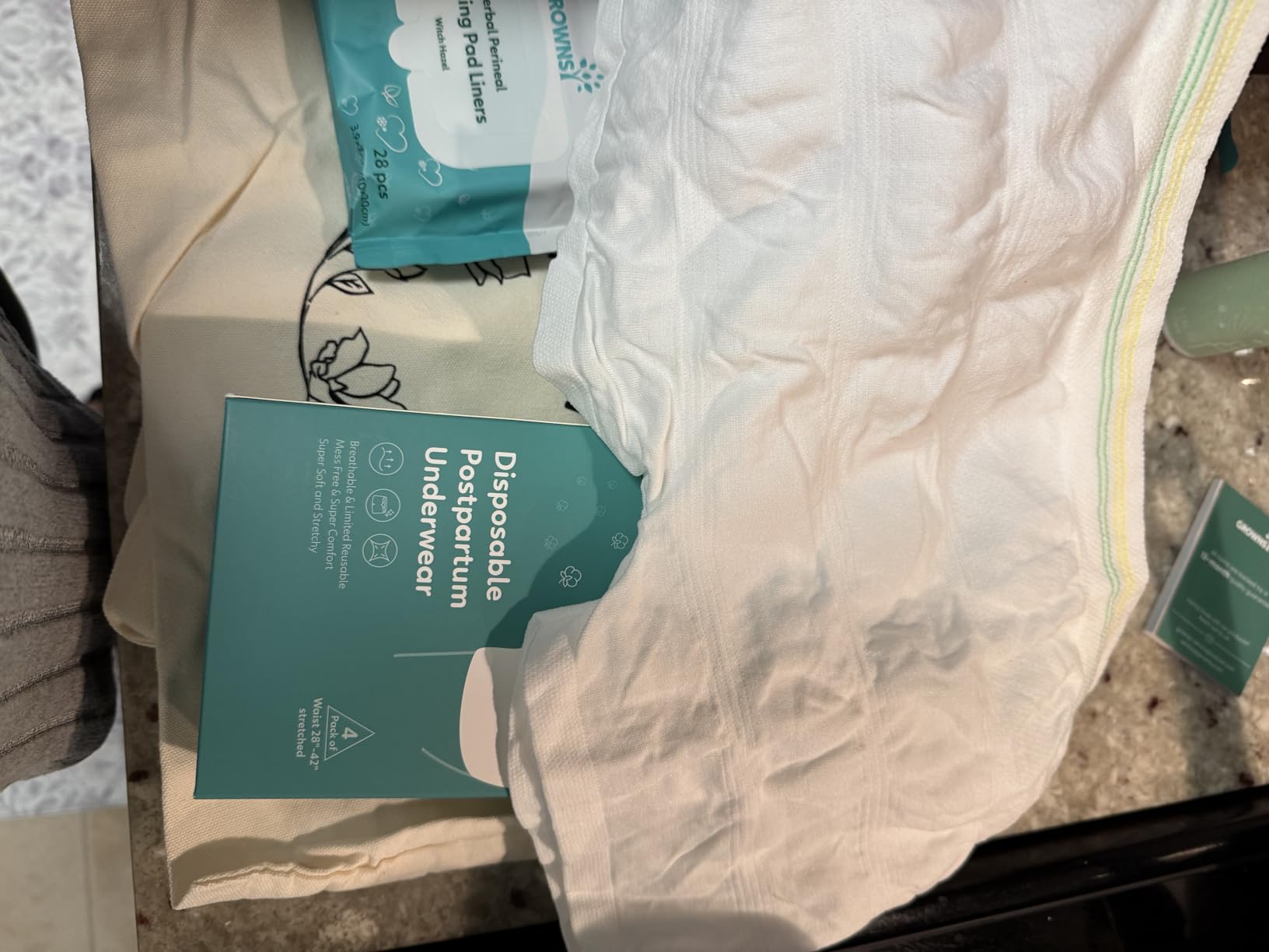 GROWNSY 15pc Postpartum Essentials Recovery Kit for Women, Green | Includes 5 Postpartum Pads, 5 Disposable Underwear, 2 Ice Packs, Peri Bottle, Perineal Spray & 28 Cooling Pad Liners customer photo 1