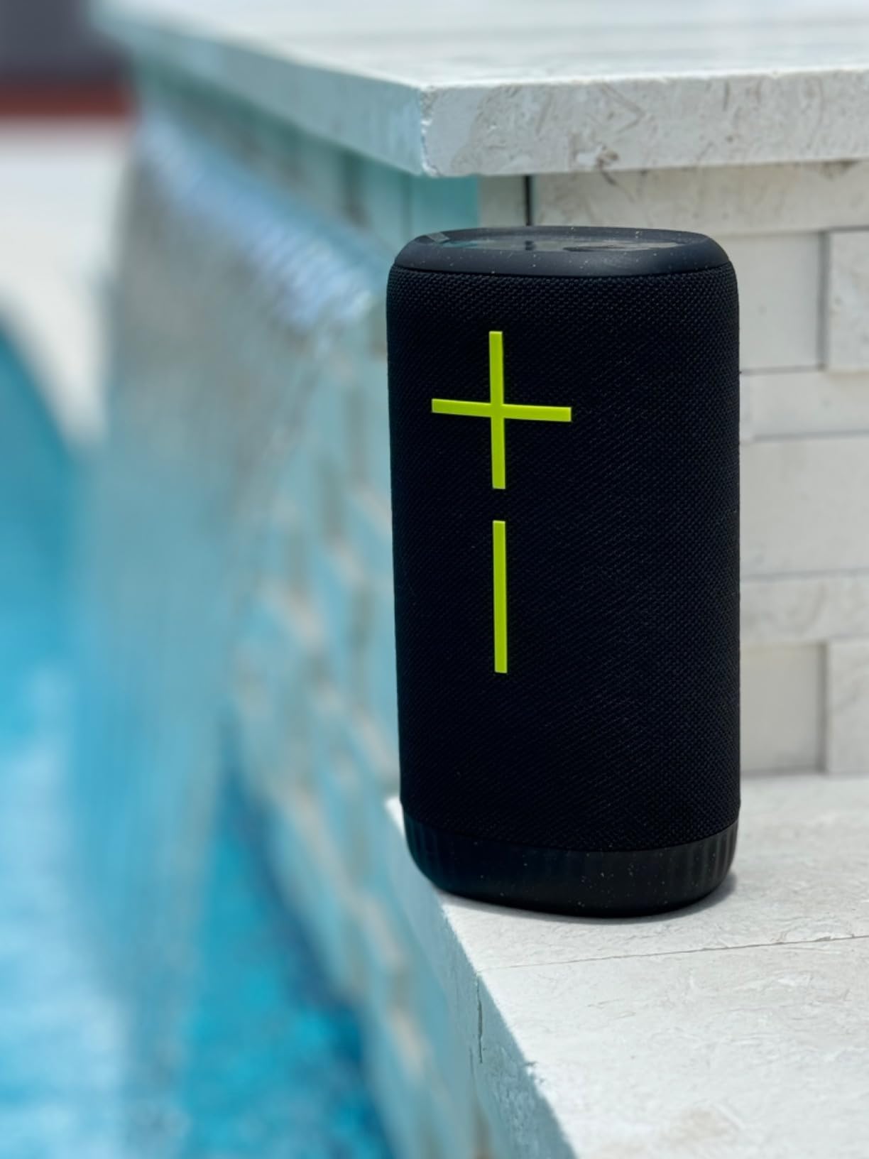 Ultimate Ears EVERBOOM Wireless Bluetooth Portable Speaker - Black | Big bass, immersive 360-degree sound, floatable, waterproof IP67, up to 20-hour battery, 180 ft (55 m) range, portable customer photo 1