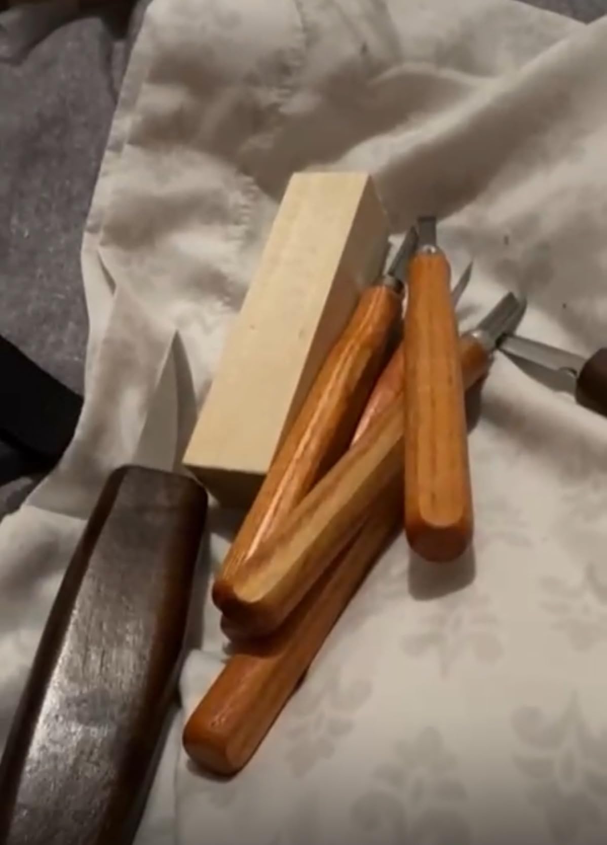 Wood Carving Kit, 23pcs Wood Carving Tools with 4 Wood Carving Knives 5 Detail Knives 9 Blocks, Whittling Kit DIY Hobbies for Adults customer photo 1