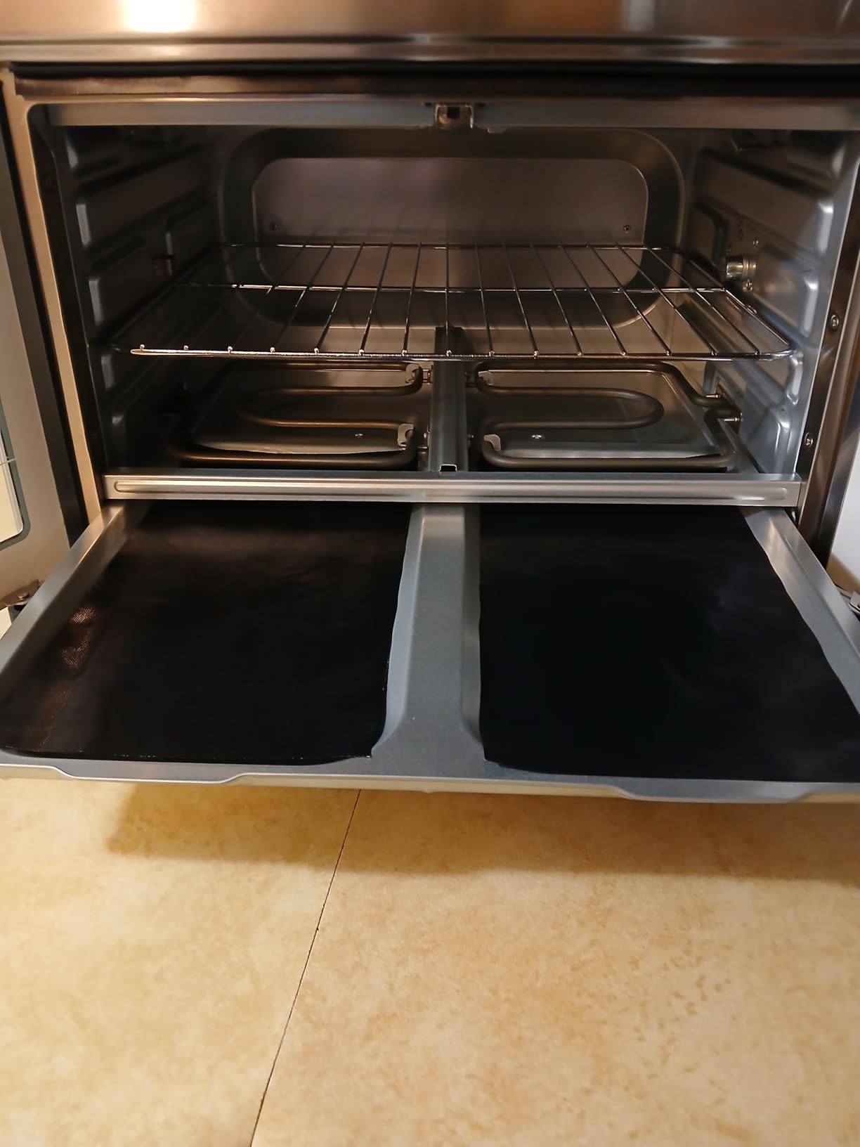 Emeril Lagasse Dual Zone Technology 25QT Air Fryer Oven | Dual-zone 25QT air fryer oven cooks two foods at once with synchronized settings and faster convection cooking. customer photo 2