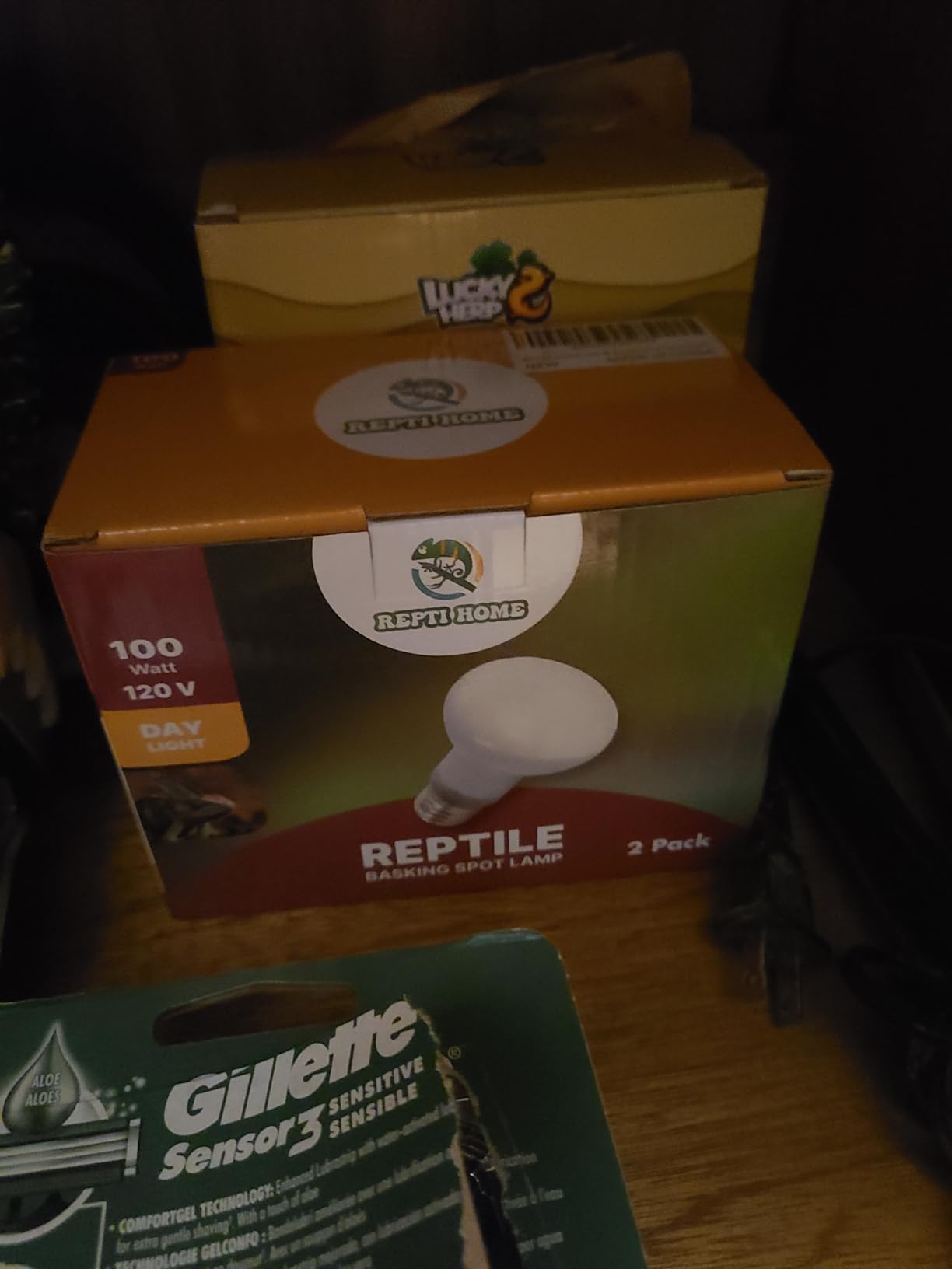 Reptile Heat Lamp Bulbs, Simulate Natural Sunlight Heat Light Bulb, 2 Pack 100W Amphibian Terrarium Basking Spot Lamp for Reptile, Bearded Dragon, Lizard, Turtle, Snake customer photo 1
