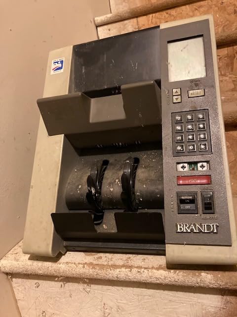 MUNBYN IMC51 Money Counter Machine Count Value, Add+Batch/Add+ Value Mode Bill Counter, UV/MG/IR/MT Detection, USD only Cash Counter, 1100 Bills/min, Money Counting Machine with LCD Display (Black) customer photo 1