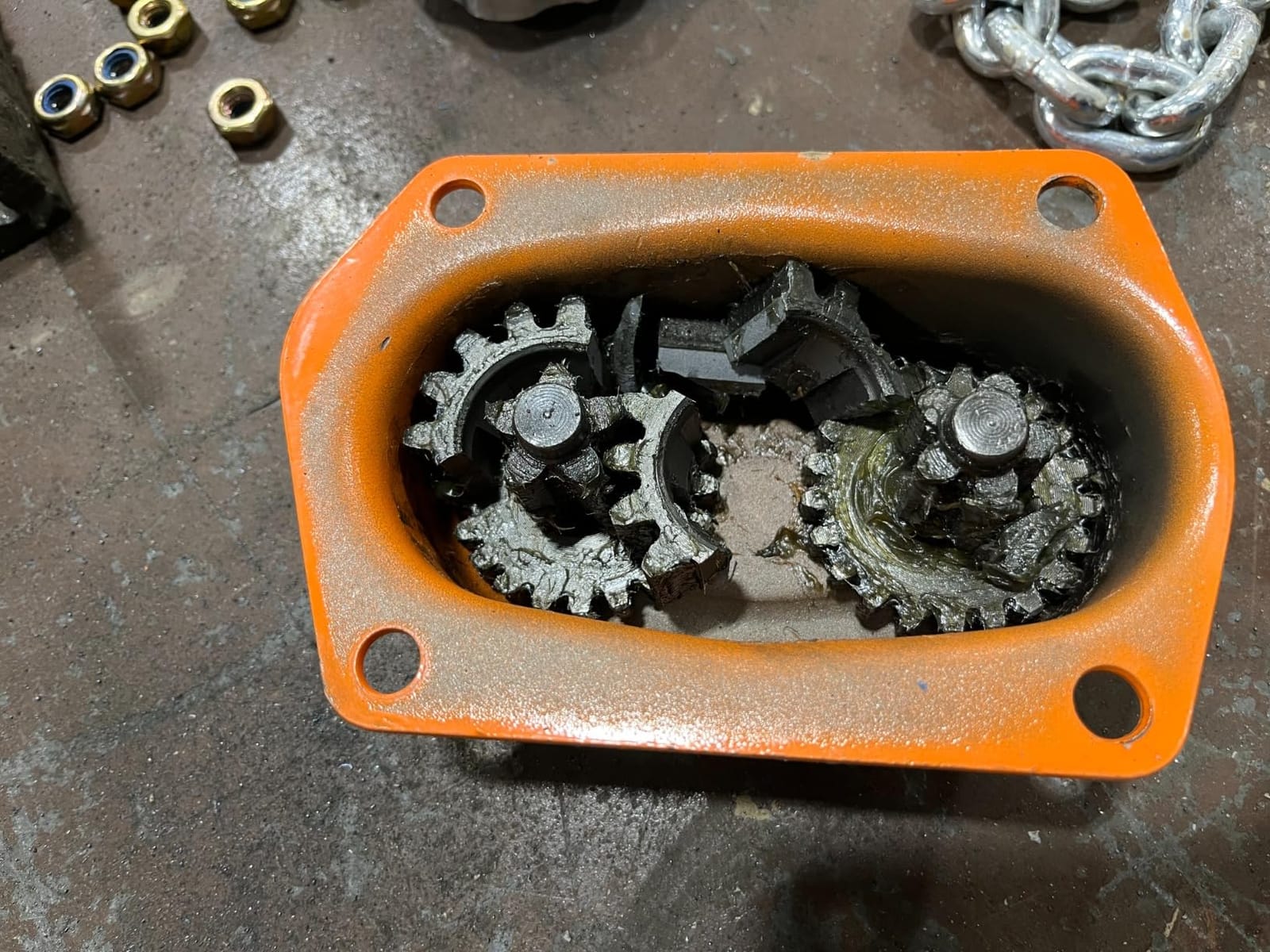 VEVOR Manual Lever Chain Hoist, 1-1/2 Ton 3300 lbs Capacity 10 FT Come Along, G80 Galvanized Carbon Steel with Weston Double-Pawl Brake, Auto Chain Leading & 360° Rotation Hook, for Garage Factory Dock customer photo 1