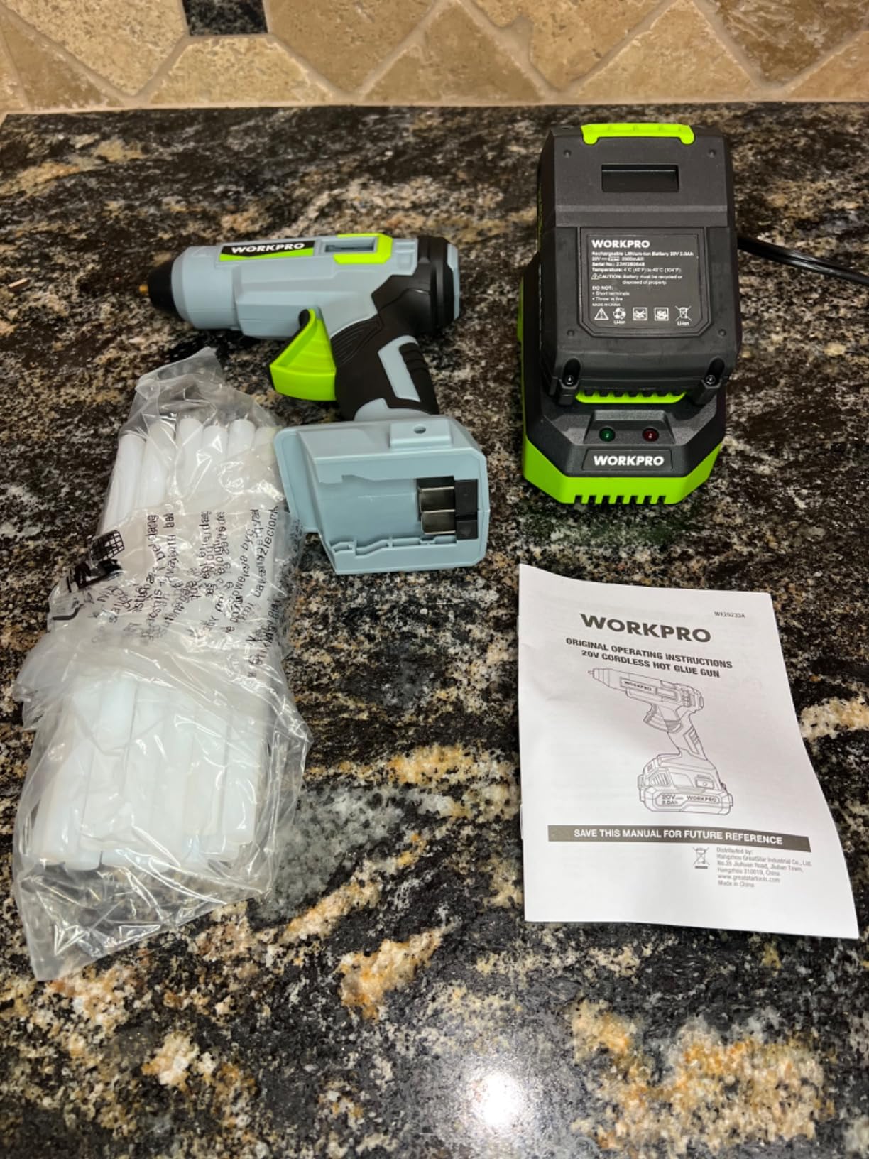 WORKPRO 20V Cordless Hot Melt Glue Gun Kit, 12 Pcs Full Size Glue Sticks - 2.0 Ah Li-ion Battery Powered, 45S Fast Preheating, Rechargeable, Heavy Duty, for DIY & Craft customer photo 2