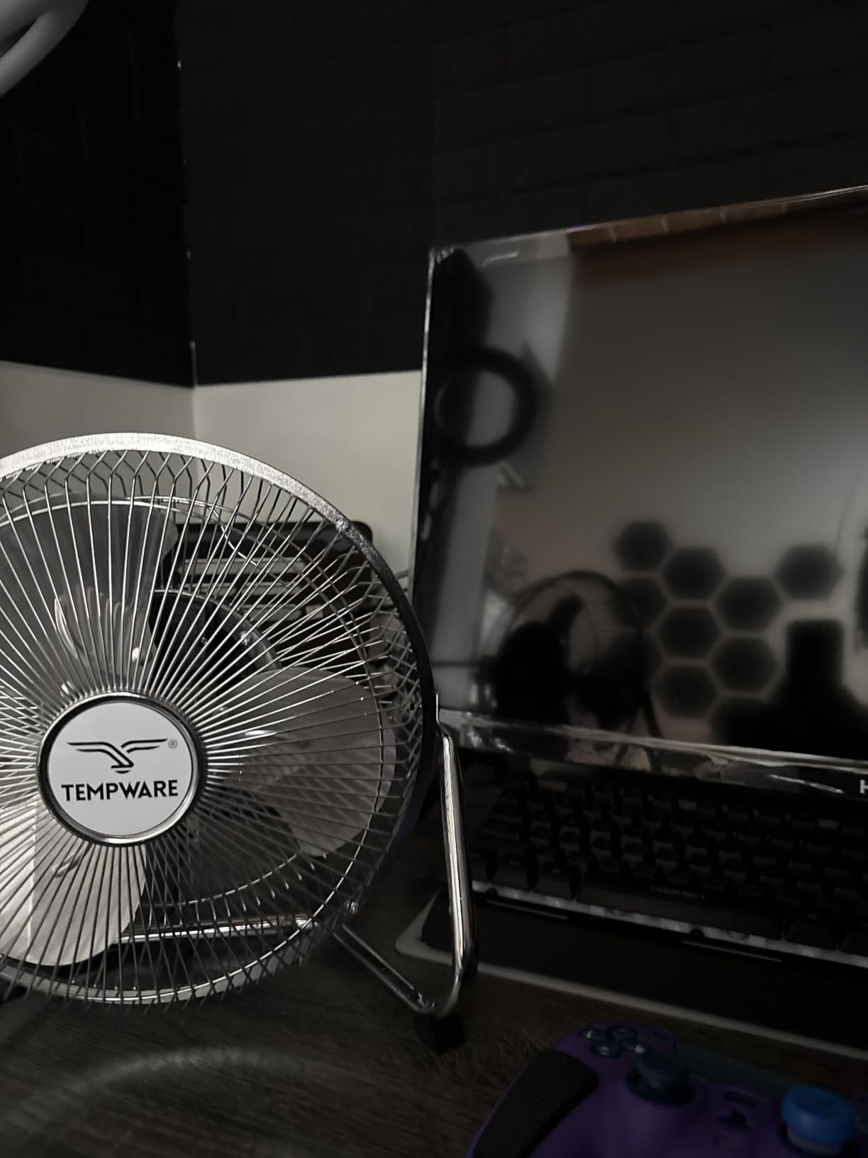 TEMPWARE 20 Inch High Velocity Industrial Floor Fan, 3-Speed Heavy Duty Metal Cradle Floor Fans with 360 Tilt for Warehouse, Workshop, Garage, Factory and Basement, Black & Blue customer photo 1