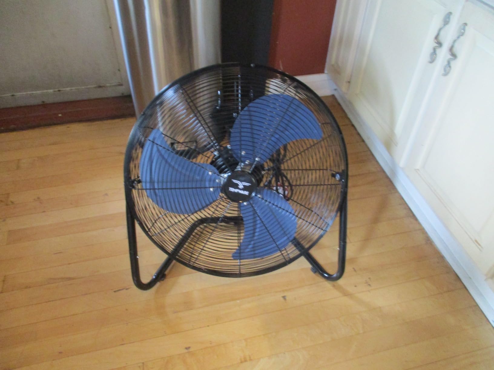 TEMPWARE 20 Inch High Velocity Industrial Floor Fan, 3-Speed Heavy Duty Metal Cradle Floor Fans with 360 Tilt for Warehouse, Workshop, Garage, Factory and Basement, Black & Blue customer photo 2